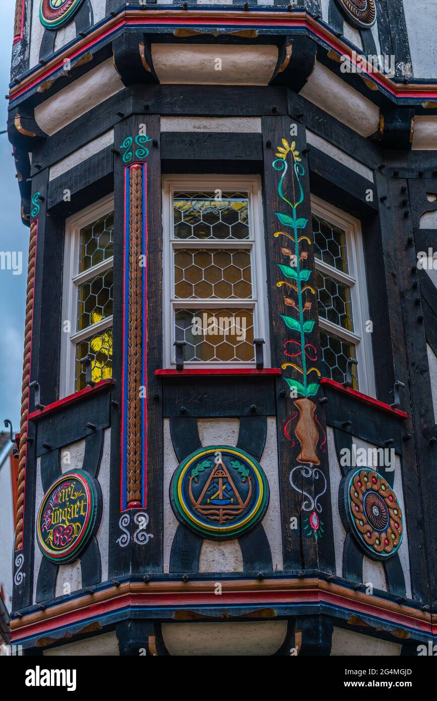 Historique Linz sur la Rine avec des maisons colorées à colombages, Rhénanie-Palatinat, Gemrany Banque D'Images