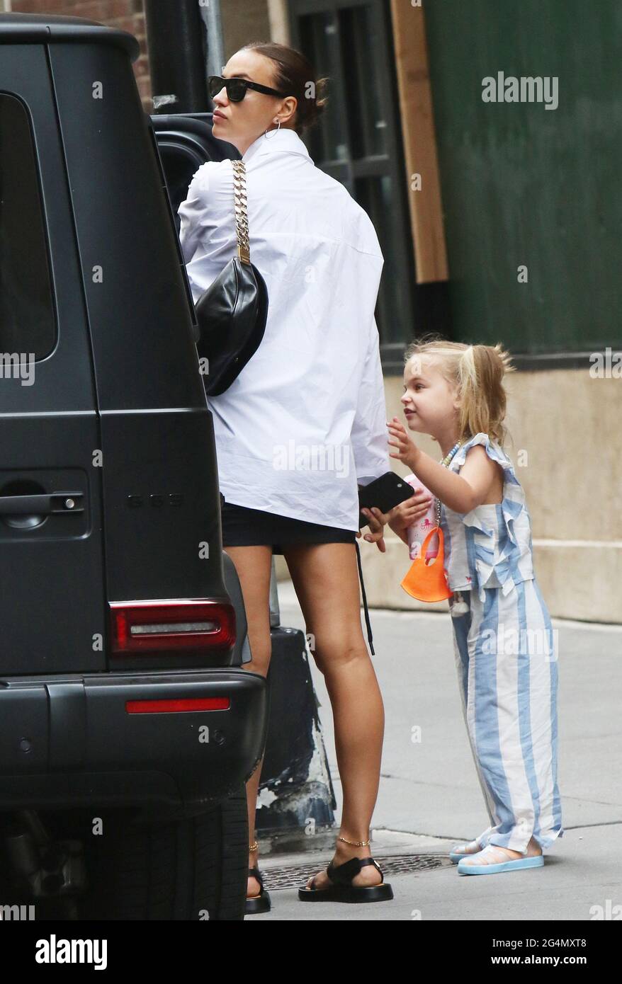 New York, NY, États-Unis. 22 juin 2021. Irina Shayk et le de Seine Shayk Cooper vus à Soho à New York. 22 juin 2021. Crédit : RW/Media Punch/Alamy Live News Banque D'Images