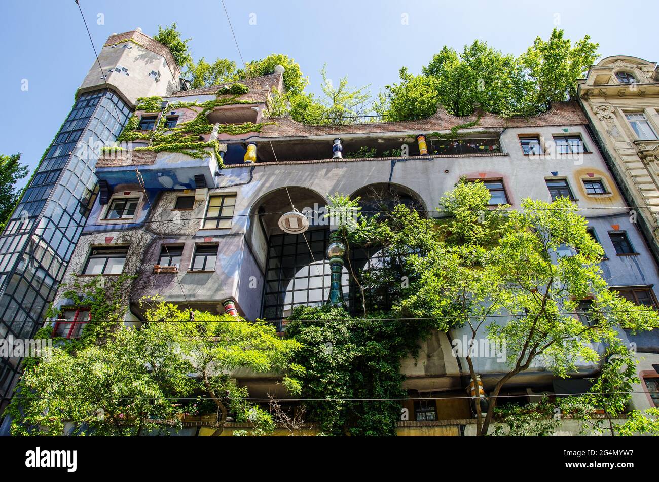 Le Hundertwasserhaus est une maison d'appartements à Vienne construite à la suite de l'idée et du concept de l'artiste autrichien Friedensreich Hundertwasser Banque D'Images