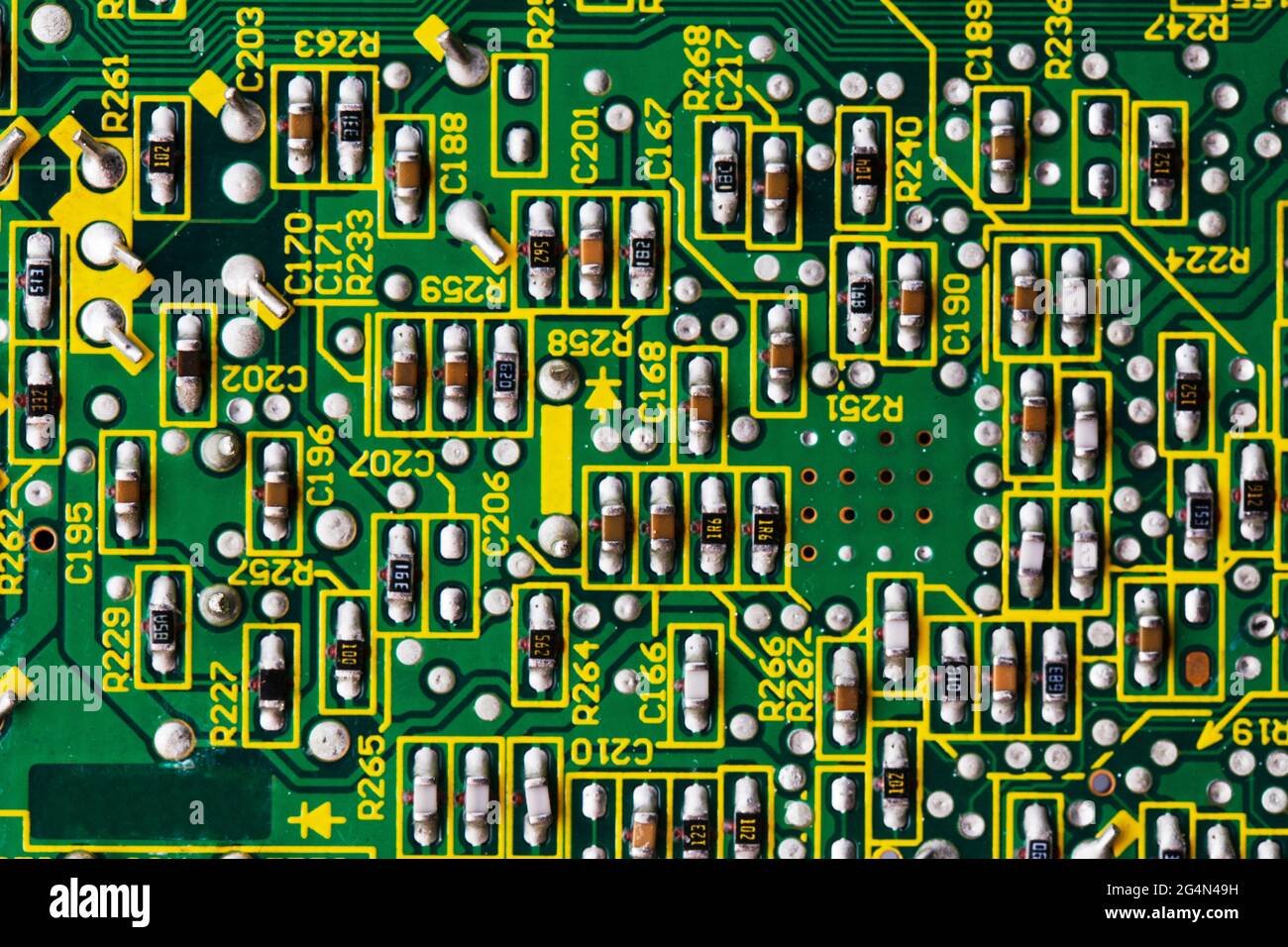 Circuit imprimé vert avec texture de puce ou arrière-plan. Conception électronique intégrée Banque D'Images