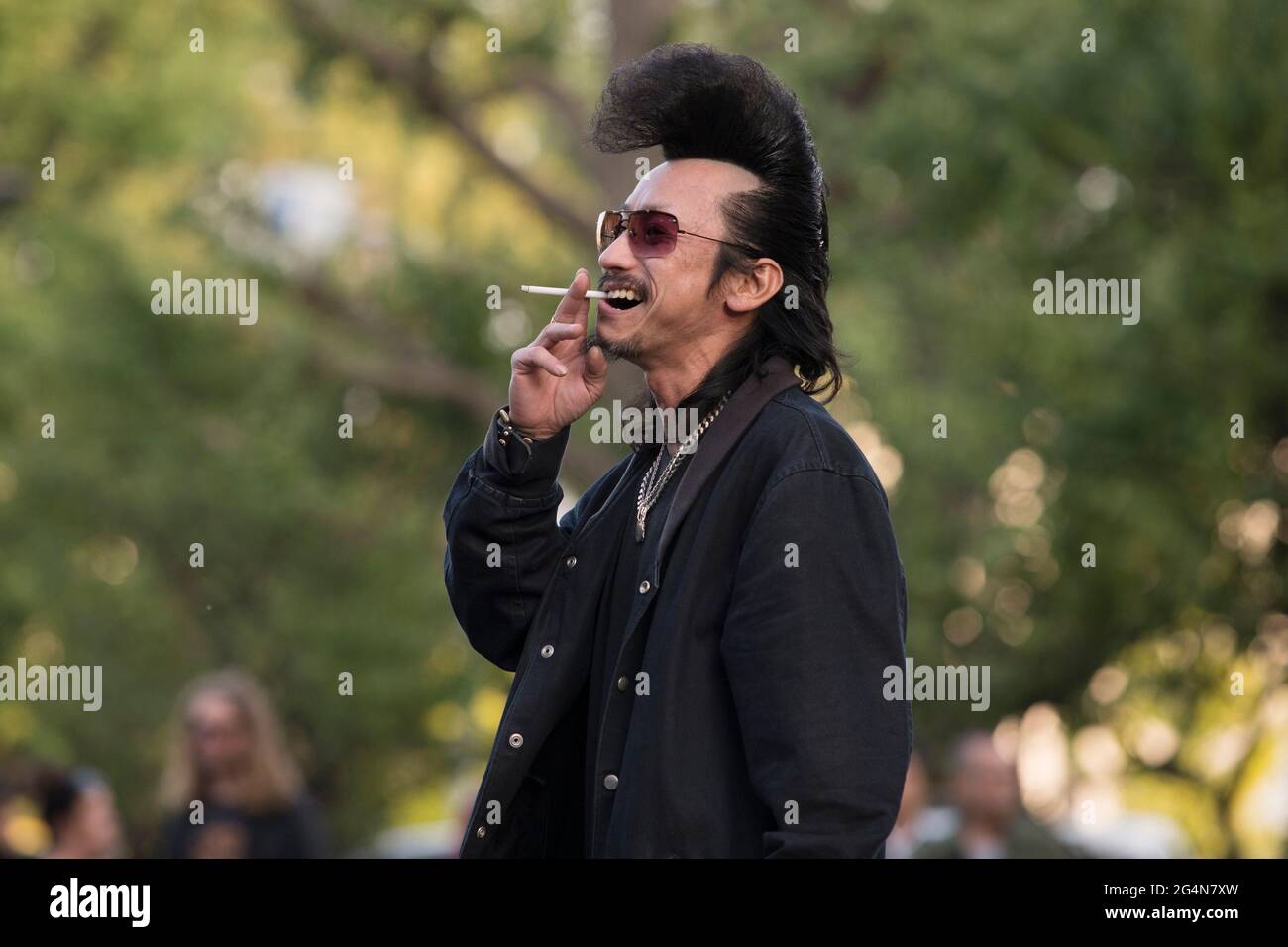 Portrait d'un membre d'un club de rockabilly japonais dans le parc Yoyogi près de Harajuku, Tokyo, Japon Banque D'Images