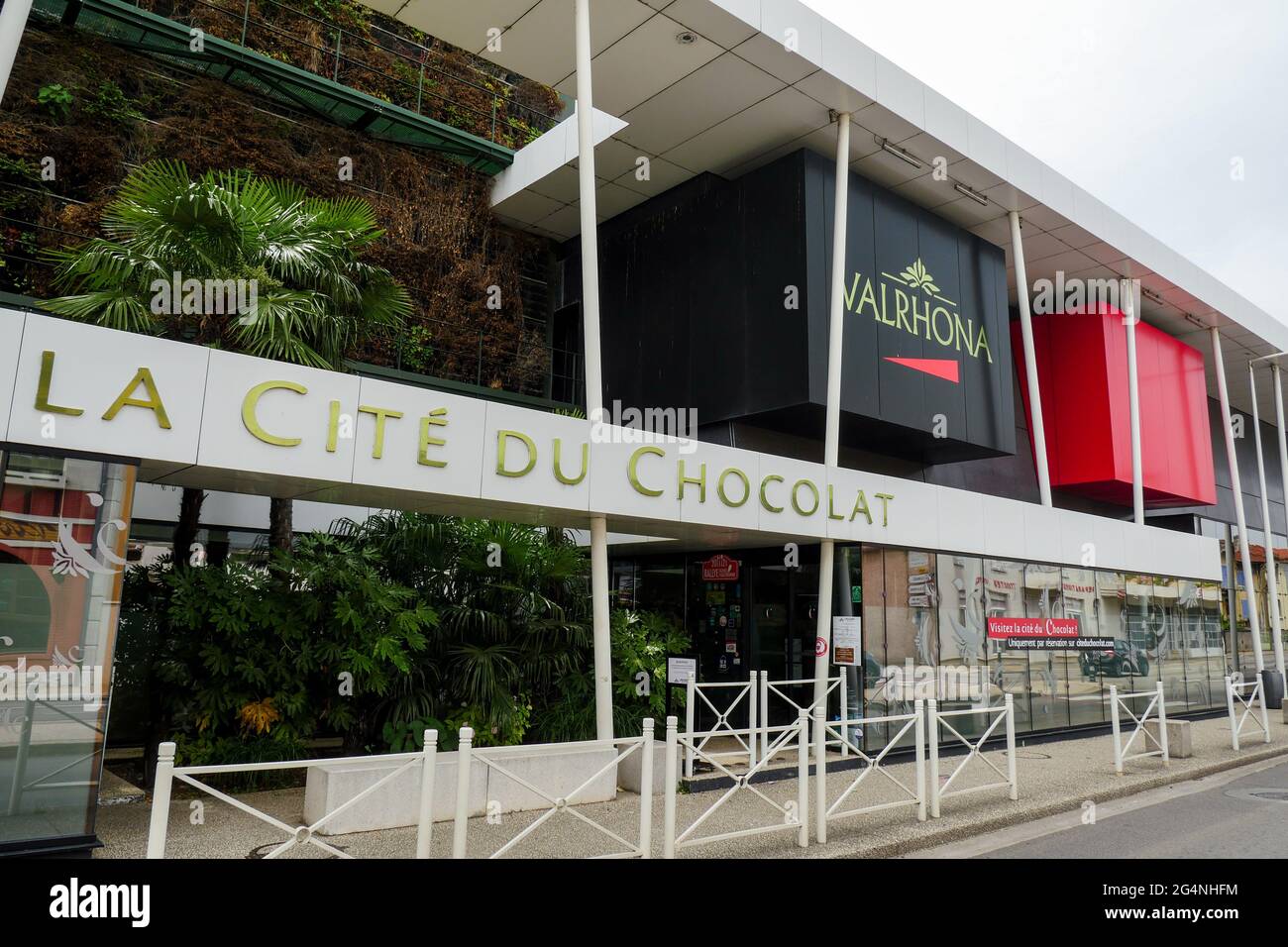 La Cité du chocolat, Valrhona, Tain l'Hermitage, Drôme, RÉGION DE L'AURA,  France Photo Stock - Alamy