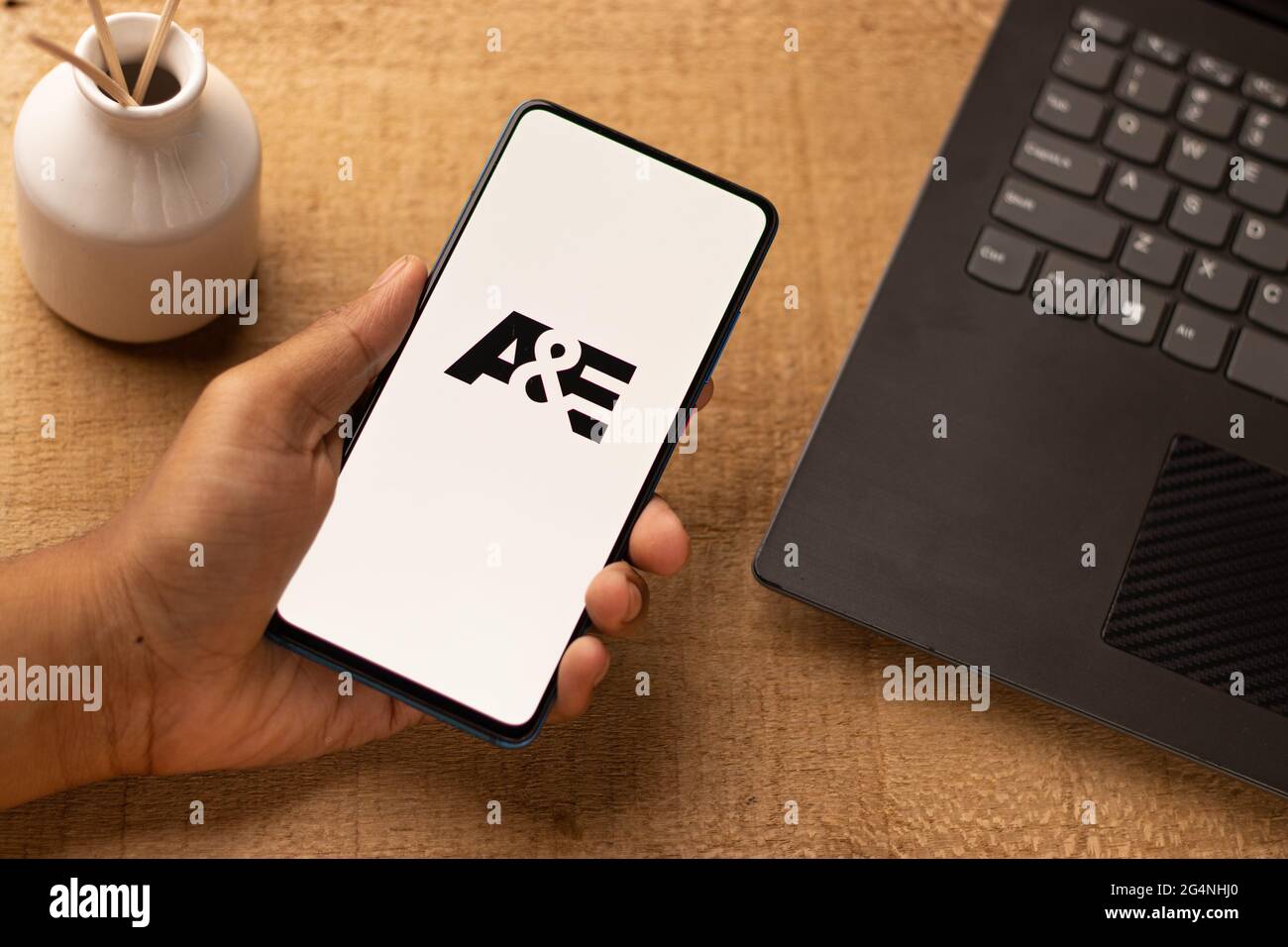 Logo a et E Network sur l'image de l'écran du téléphone. Banque D'Images
