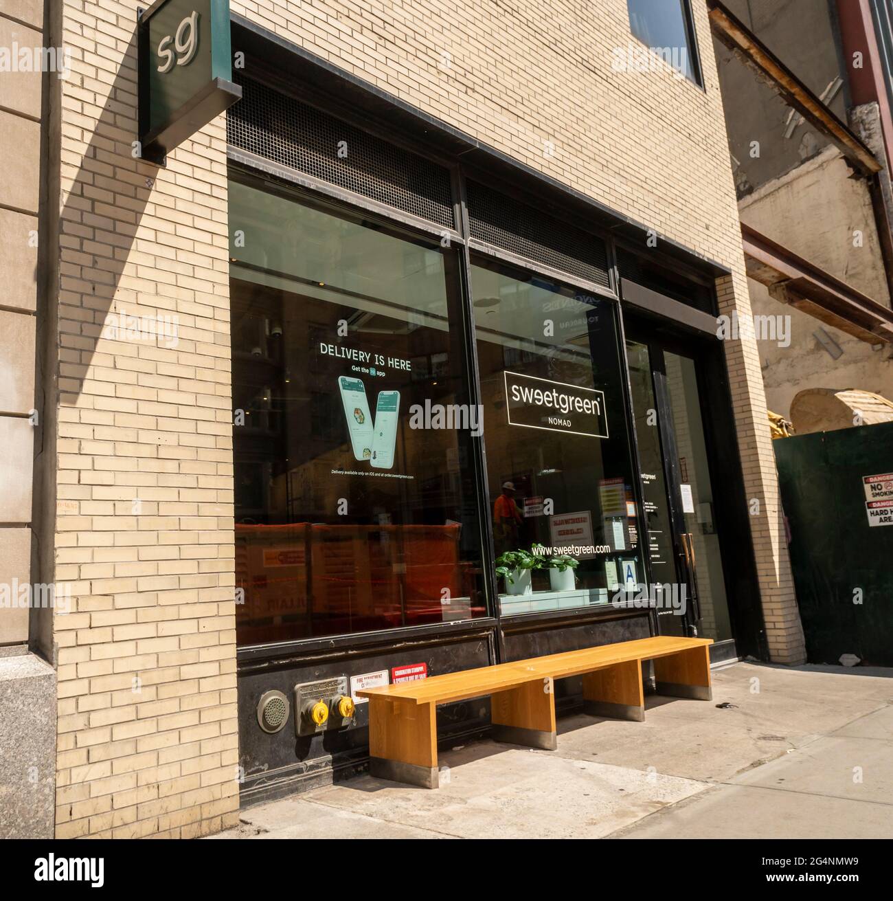 Un restaurant Sweetgreen dans le quartier de Nomad à New York le lundi 21 juin 2021. Sweetgreen a été déclaré avoir déposé pour un premier appel d'offres public. (© Richard B. Levine) Banque D'Images