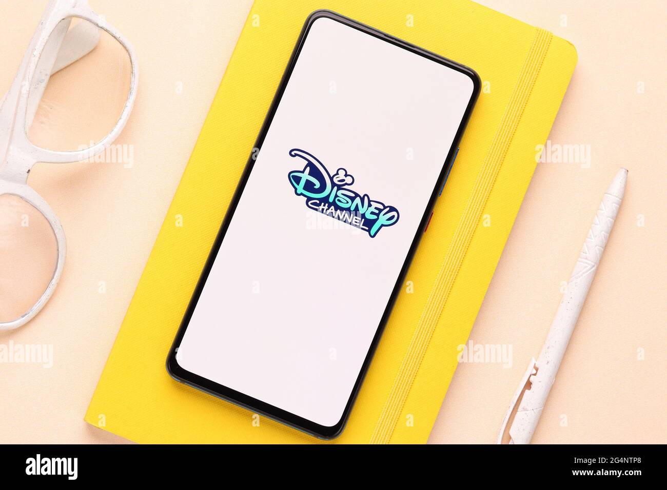 Assam, inde - 21 juin 2021 : logo Disney Channel sur image de stock d'écran de téléphone. Banque D'Images