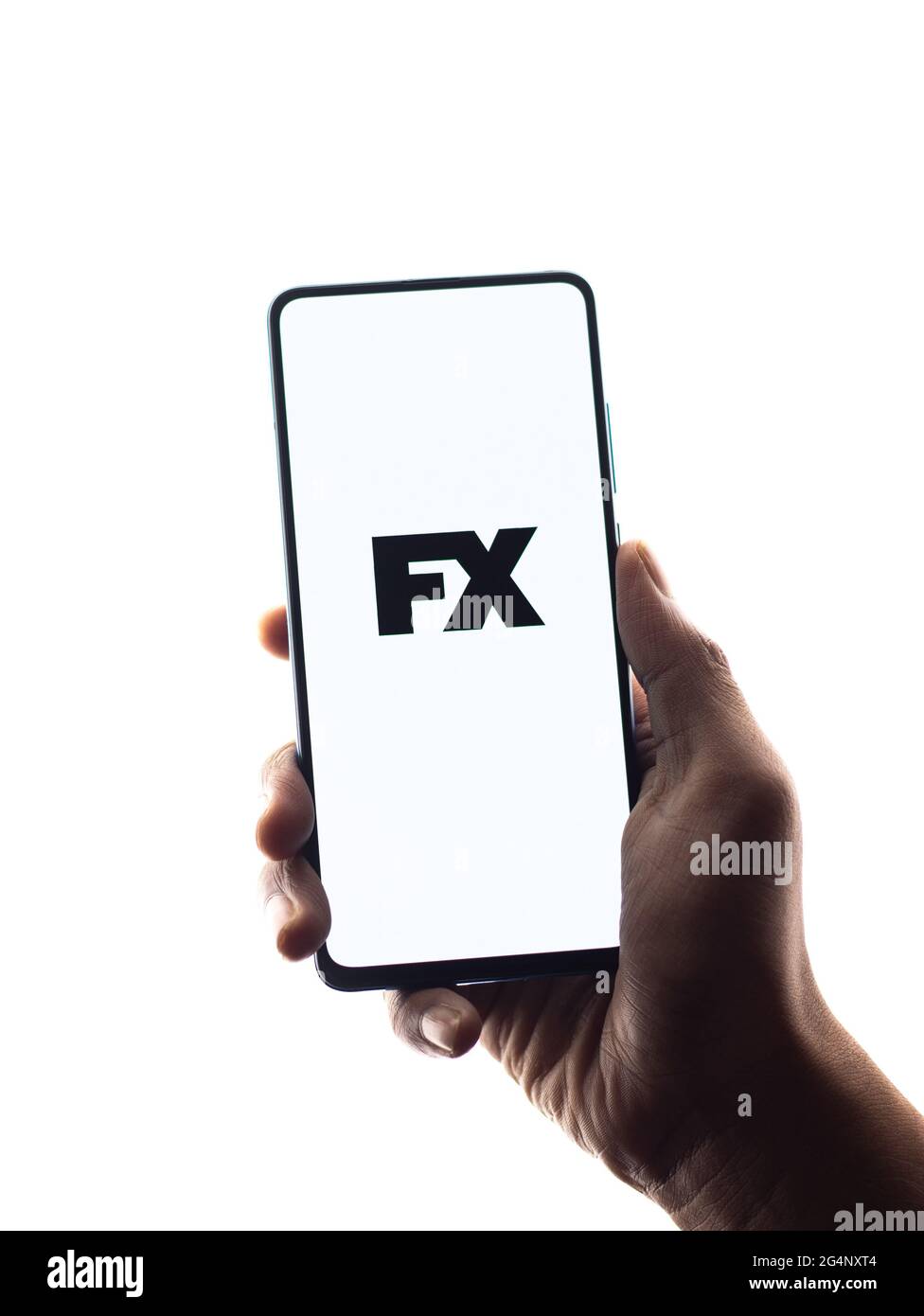 Logo FX tv sur l'image du stock de l'écran du téléphone. Banque D'Images