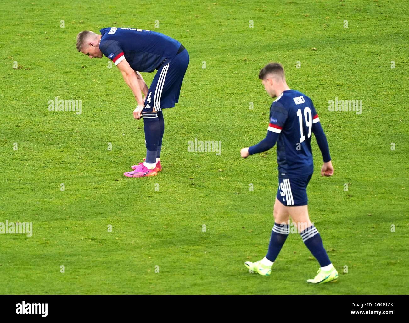 Les joueurs écossais réagissent après le coup de sifflet final lors du match de l'UEFA Euro 2020 Group D à Hampden Park, Glasgow. Date de la photo: Mardi 22 juin 2021. Banque D'Images