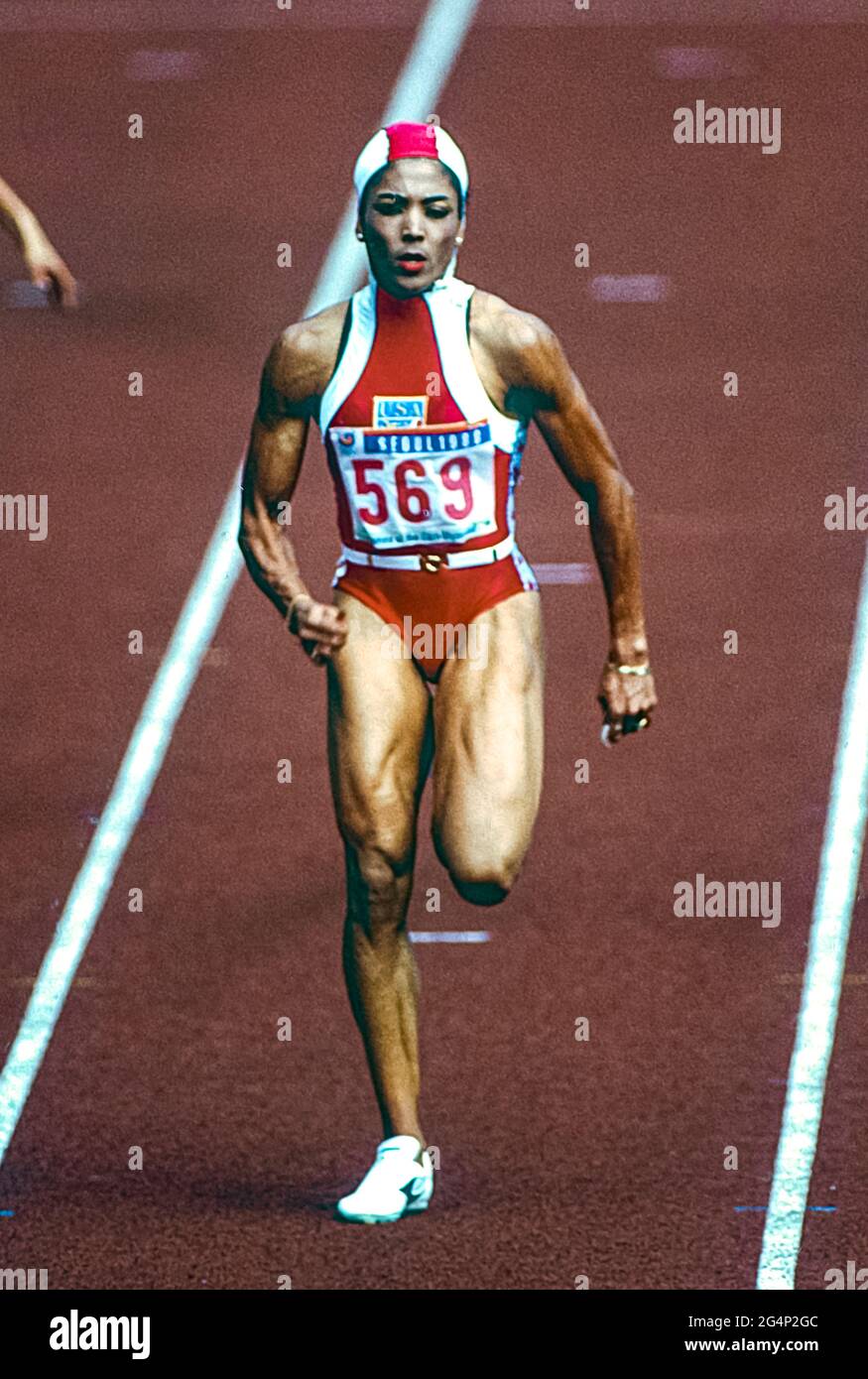 Florence Griffith Joyner (Etats-Unis) remporte la médaille d'or du 200m féminin aux Jeux Olympiques d'été 1988. Banque D'Images