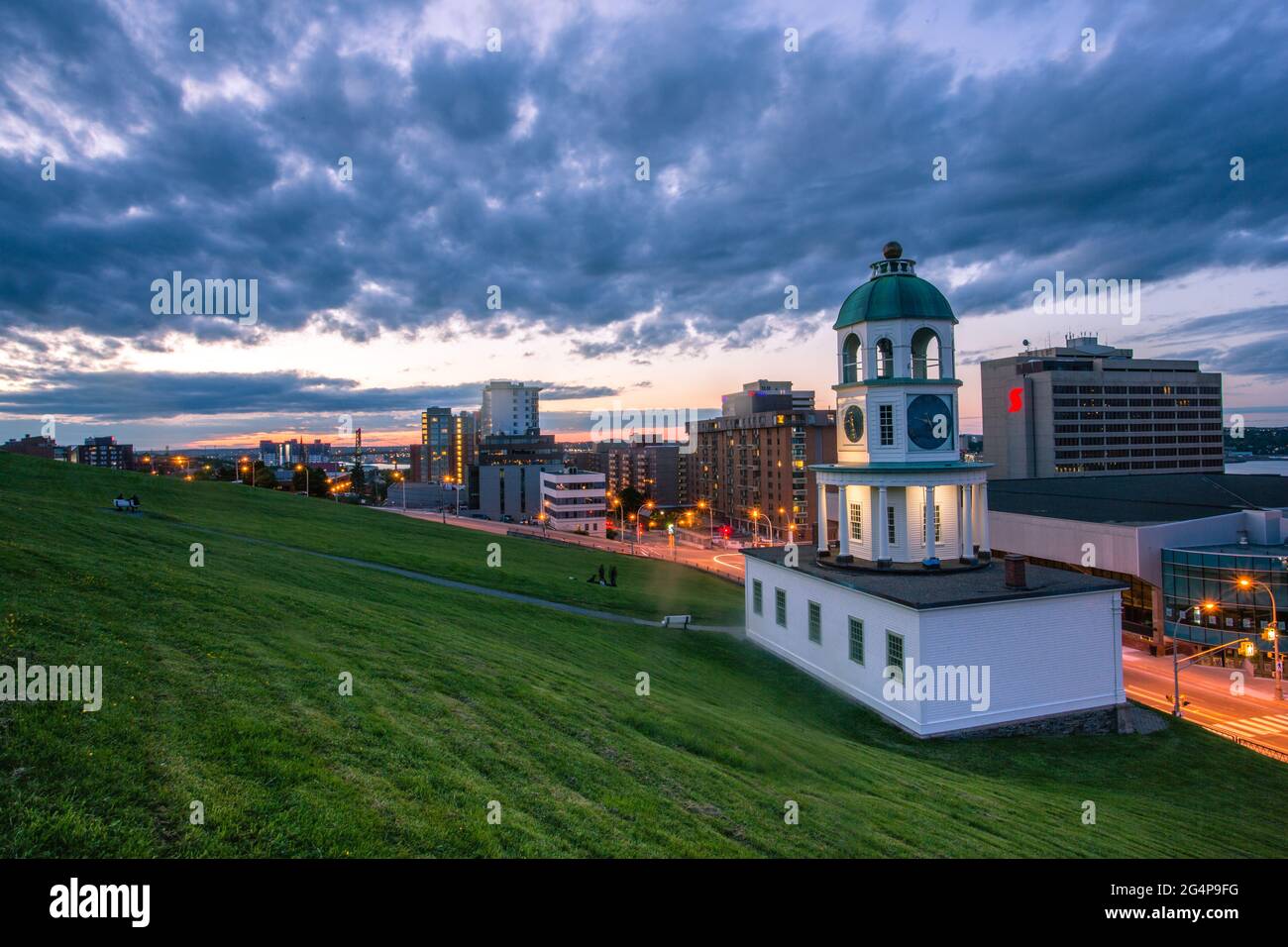 L'emblématique ville de 120 ans horloge Halifax, un monument historique de Halifax, Nouvelle-Écosse. Centre-ville de Halifax, vue depuis Citadel Hill surplombant le T. Banque D'Images