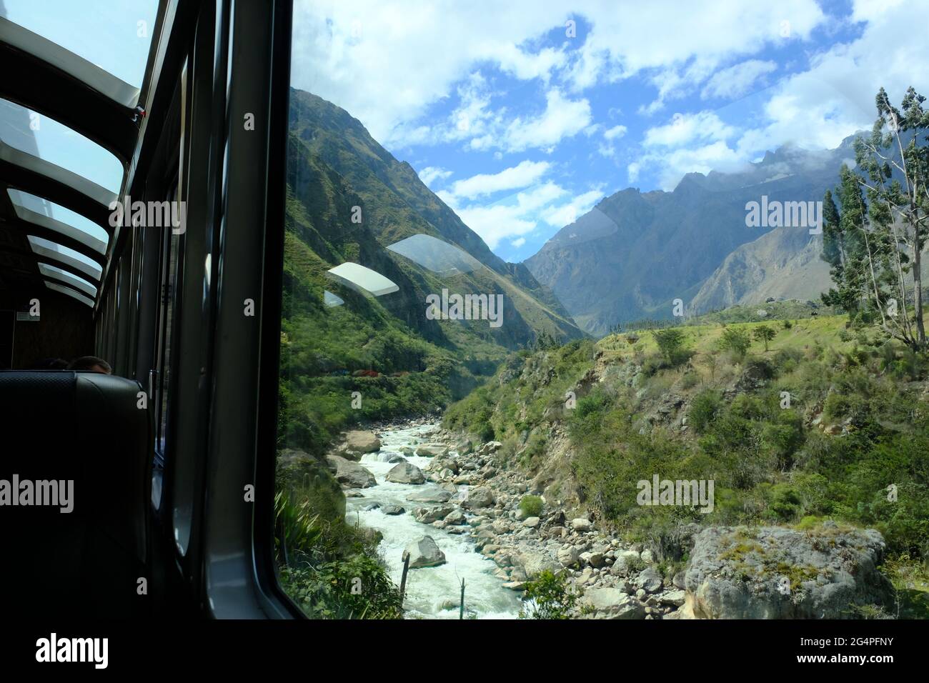 Pérou Machu Picchu Aguas Calientes - train avec fenêtres panoramiques Banque D'Images