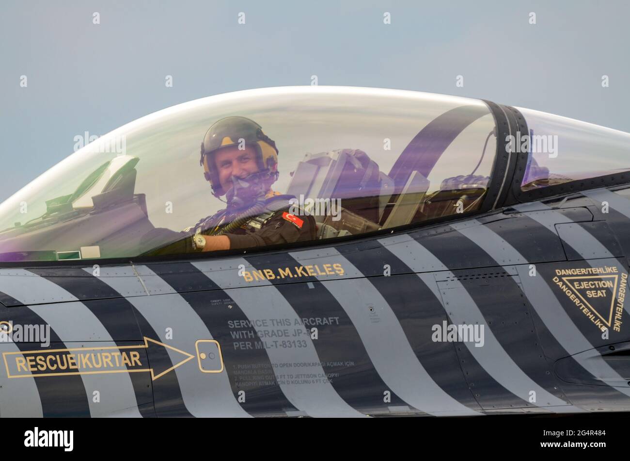 Turkish Air Force General Dynamics F-16C Fighting Falcon Fighting avion-pilote exposition au Royal International Air Tattoo, RAF Fairford, Royaume-Uni. Banque D'Images