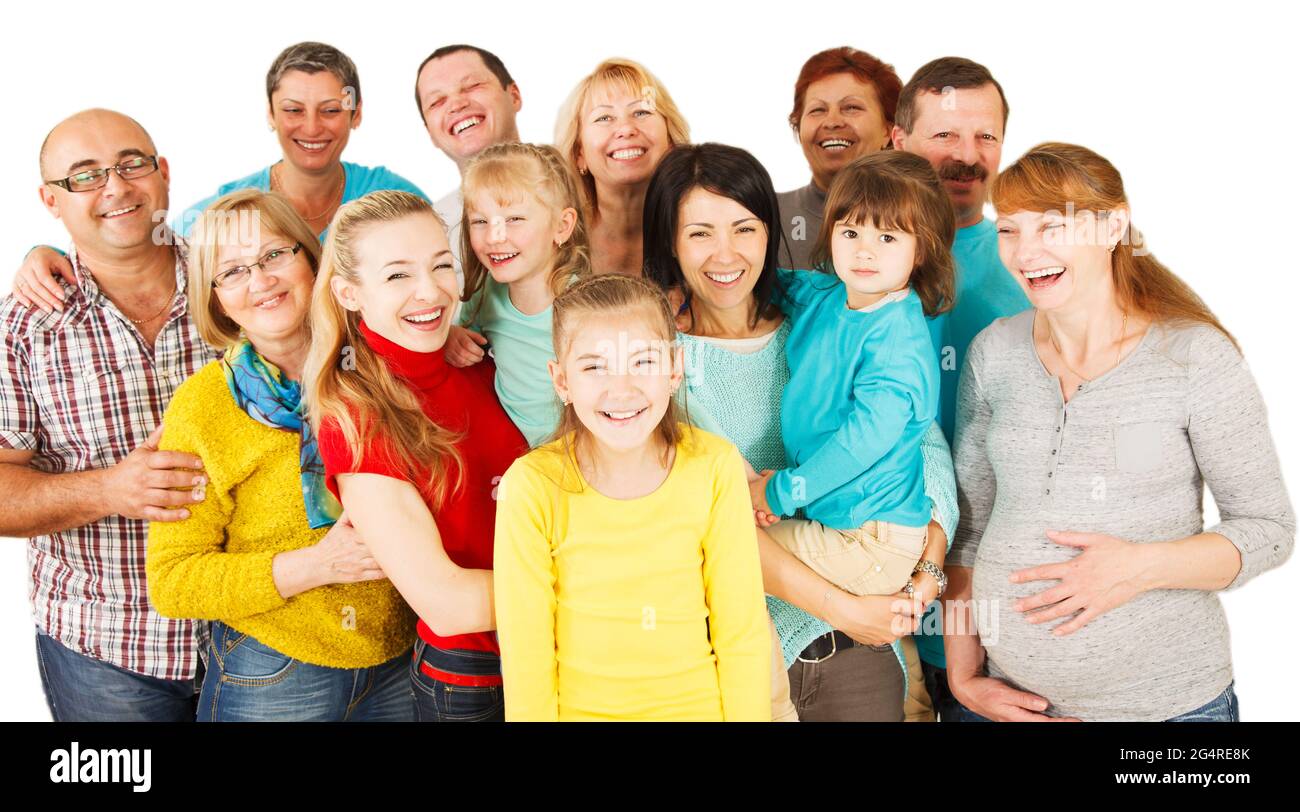 Portrait d'un grand groupe d'un âge mixte personnes souriant et s'embrassant ensemble. Banque D'Images