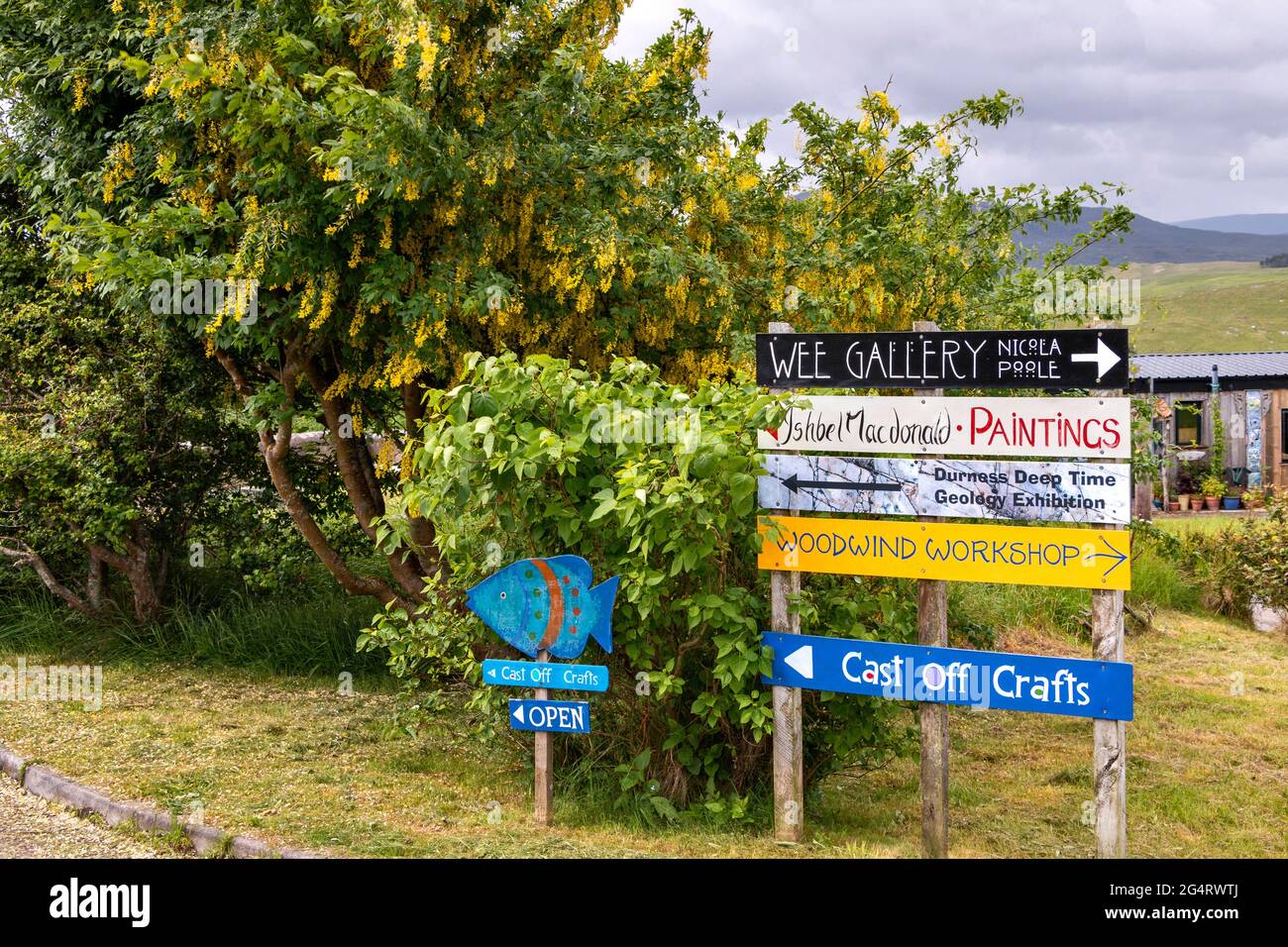 DURNESS SUTHERLAND ÉCOSSE LE VILLAGE ARTISANAL BALNAKEIL SIGNE AUX DIVERS MAGASINS Banque D'Images