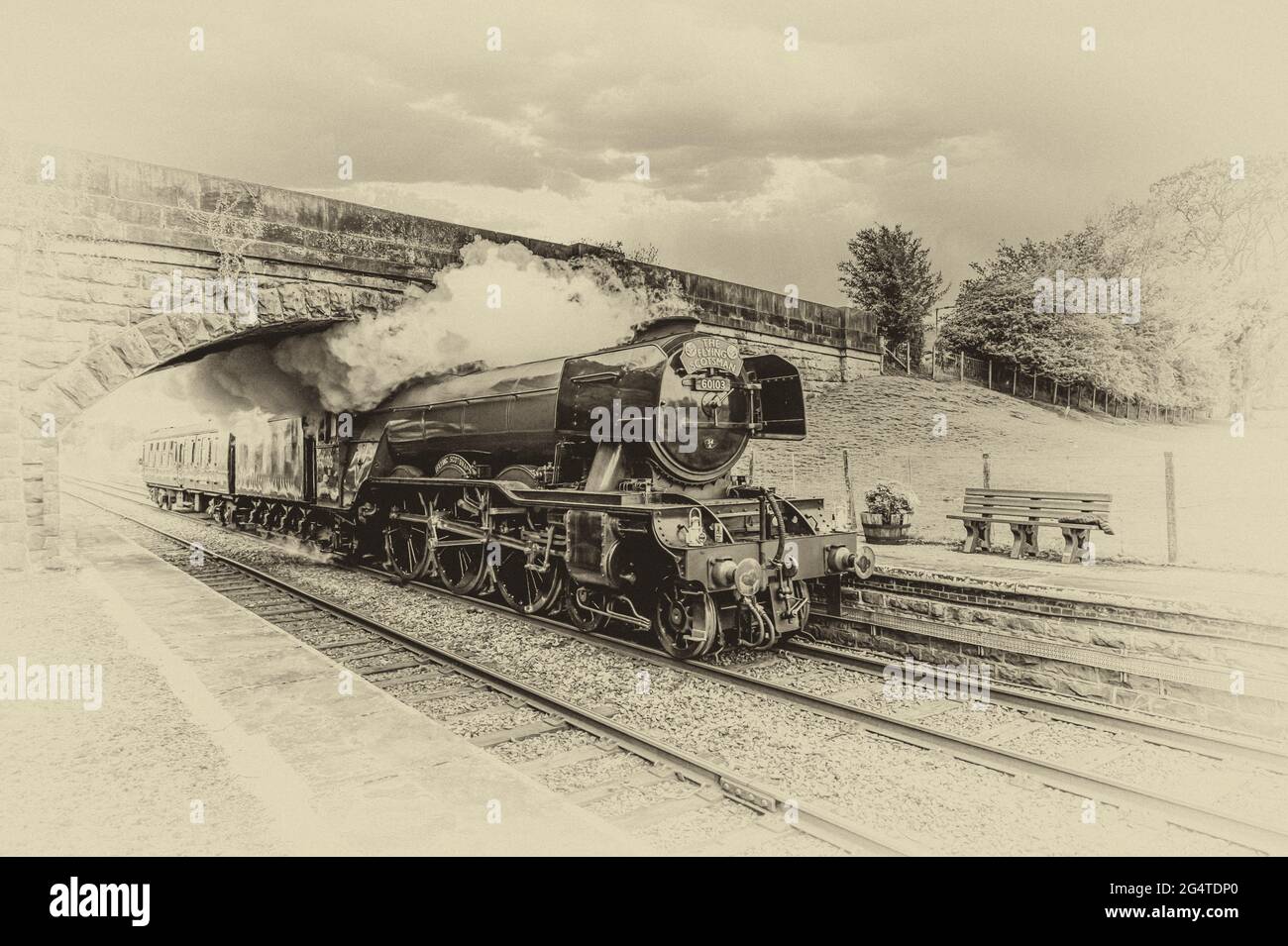 Le célèbre TRAIN à vapeur FLYING Scotsman de classe A3, 4-6-2, #60103 traversant Bentham dans le North Yorkshire pendant une course d'essai Banque D'Images