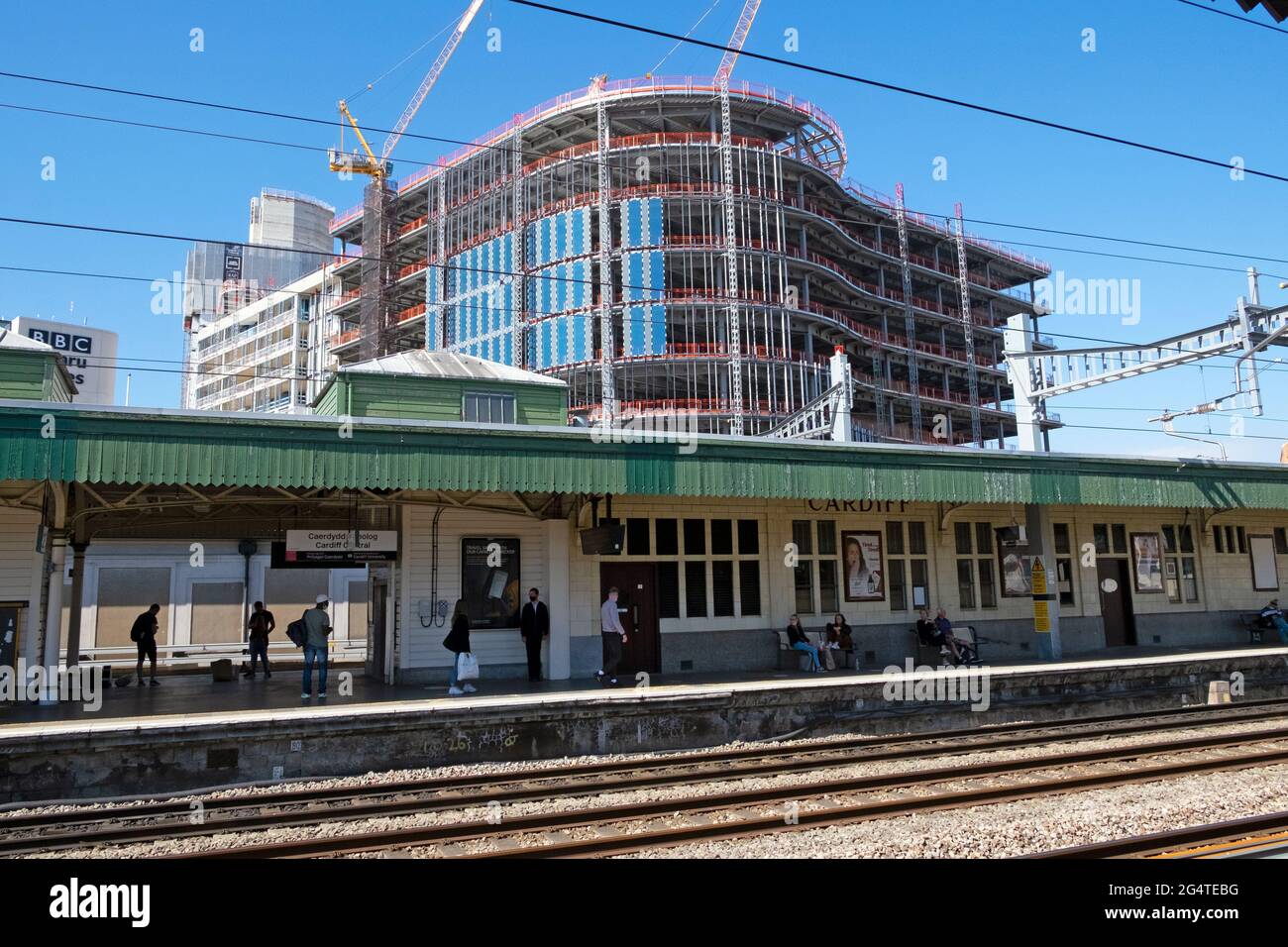 Le bâtiment Interchange en construction vue de la gare de Cardiff Central Square centre ville pays de Galles UK 2021 KATHY DEWITT Banque D'Images