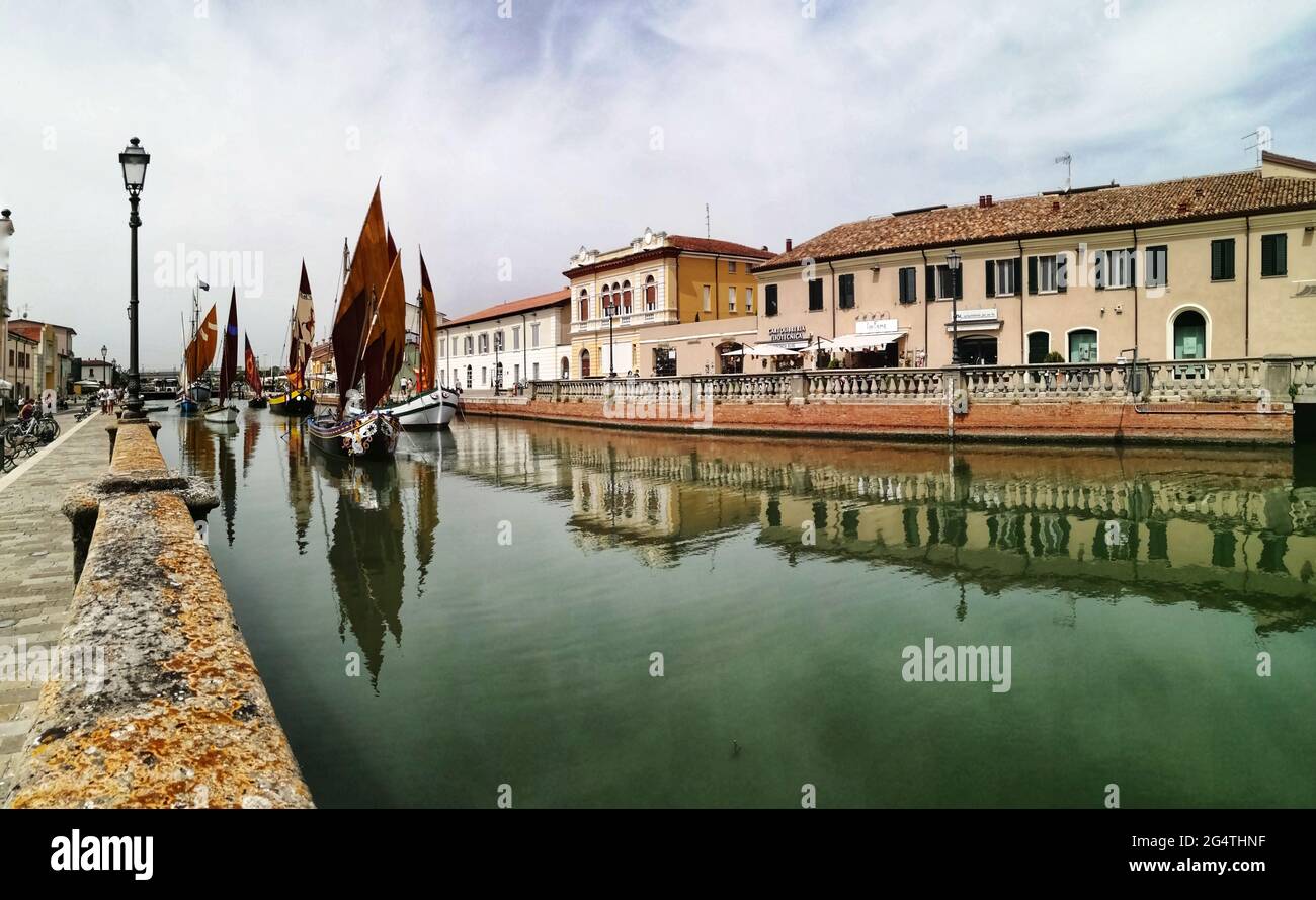 Cesenatico - Italie - juin 2021 : bateaux sur le port du canal Leonardesque Banque D'Images