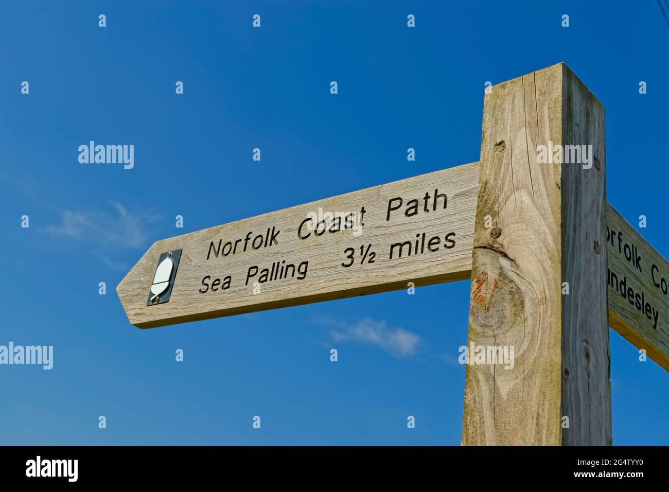 Panneau Norfolk Coast Path vers Sea Palling, Norfolk, East Anglia, Angleterre. Banque D'Images