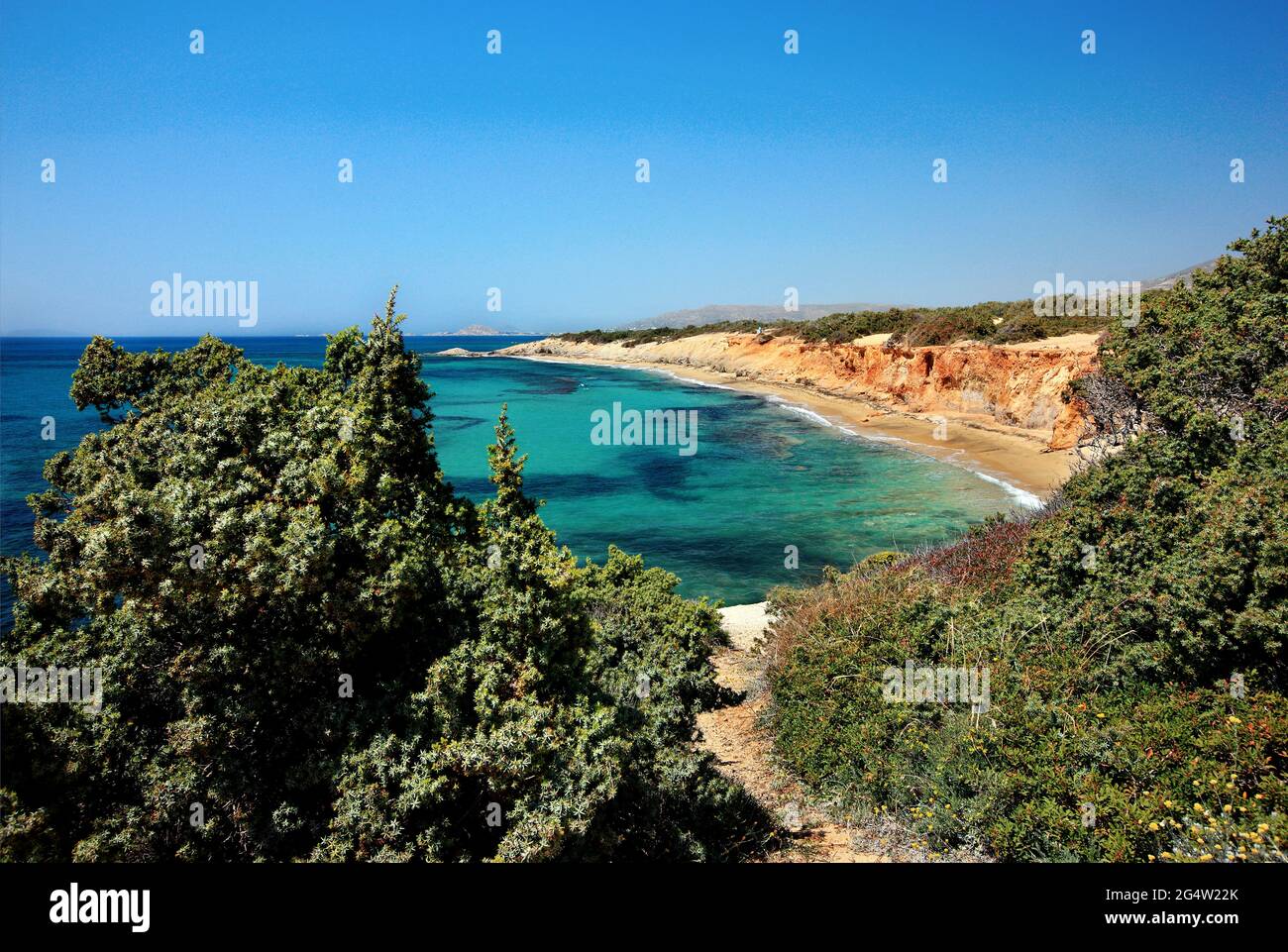 'Passage' à la plage d'Alyko, à Kedrodasos (littéralement 'forêt de Cèdre'), île de Naxos, Cyclades, mer Egée, Grèce. Banque D'Images