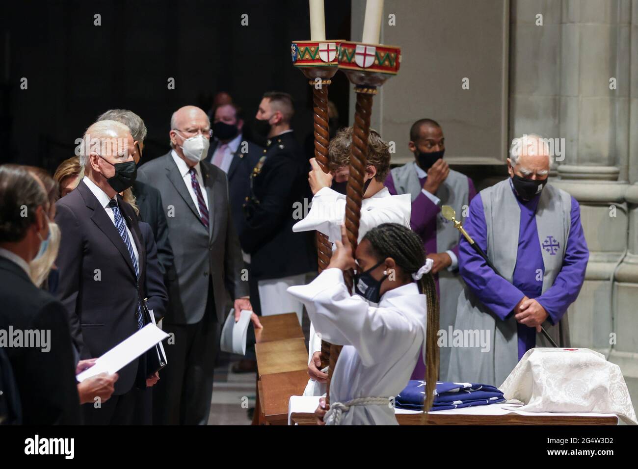 Le président américain Joe Biden assiste à la cérémonie funéraire de l'ancien sénateur John Warner à la cathédrale nationale de Washington, DC, États-Unis le 23 juin 2021. Oliver Contreras/Pool via REUTERS Banque D'Images