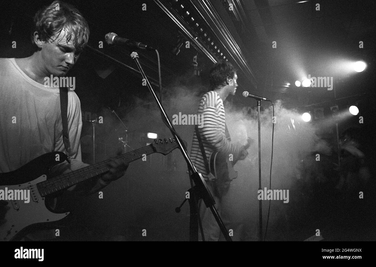 Steve Cradock et Simon Fowler de Ocean Color Scene se produiraient à Esquires, Bedford, Royaume-Uni, le 2 décembre 1990. Banque D'Images