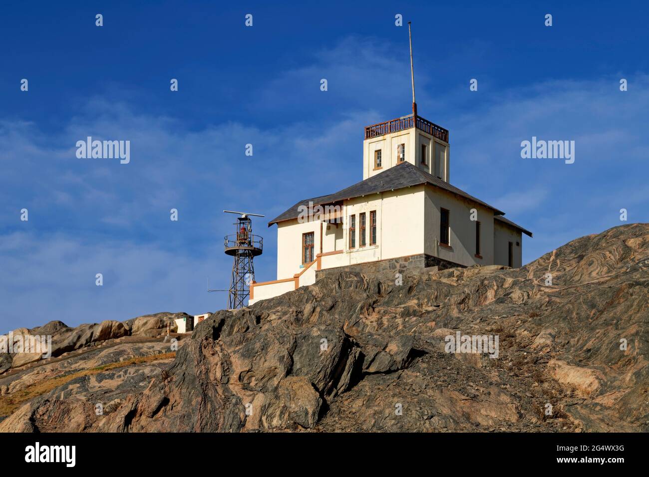 Lüderitz: Ancien phare sur l'île de Shark, Atlantique Sud, mât gauche en treillis avec antenne radar et balise, Atlantique Sud, région de Karas, Namibie Banque D'Images