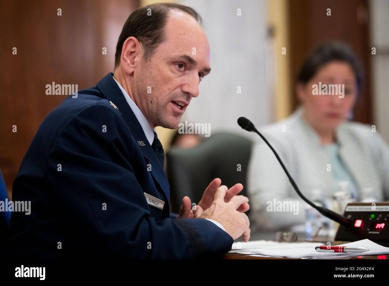 Le général de division Kevin Kennedy, directeur des opérations, United States Cyber Command, comparaît devant une audience du Comité sénatorial sur les services armés - sous-comité sur la cybersécurité pour examiner les récentes attaques de ransomware, dans l'immeuble du Bureau du Sénat Russell à Washington, DC, le mercredi 23 juin 2021. Crédit : Rod Lamkey/CNP/MediaPunch Banque D'Images