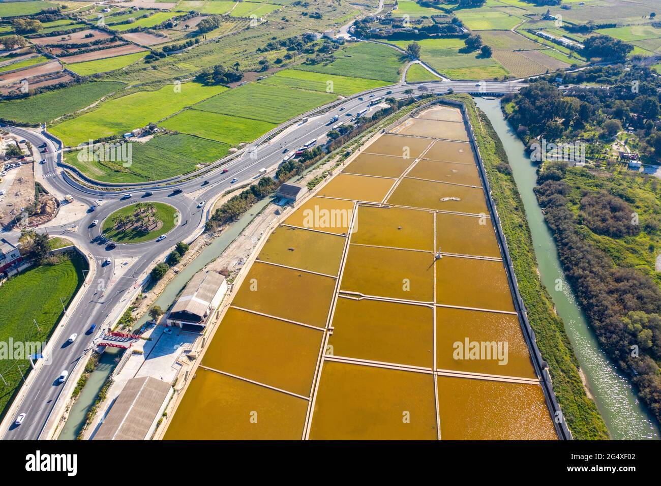 Malte, district nord, baie de Saint Pauls, vue aérienne des salines et du cercle de circulation dans la réserve naturelle de Salina Banque D'Images