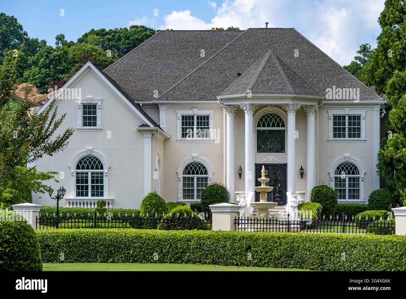 Maison de luxe près de la rivière Chattahoochee à Sandy Springs, Géorgie. (ÉTATS-UNIS) Banque D'Images