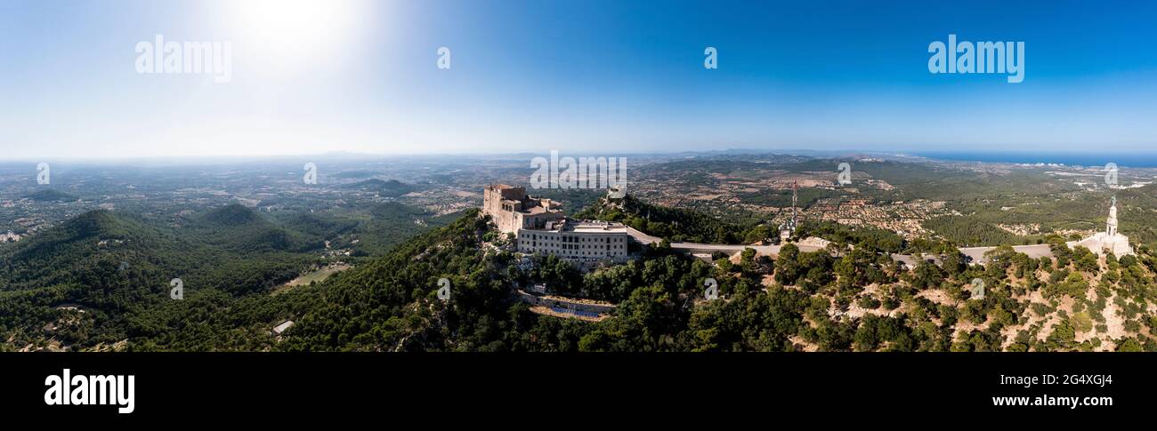 Espagne, Iles Baléares, vue en hélicoptère du Sanctuaire de Sant Salvador Banque D'Images
