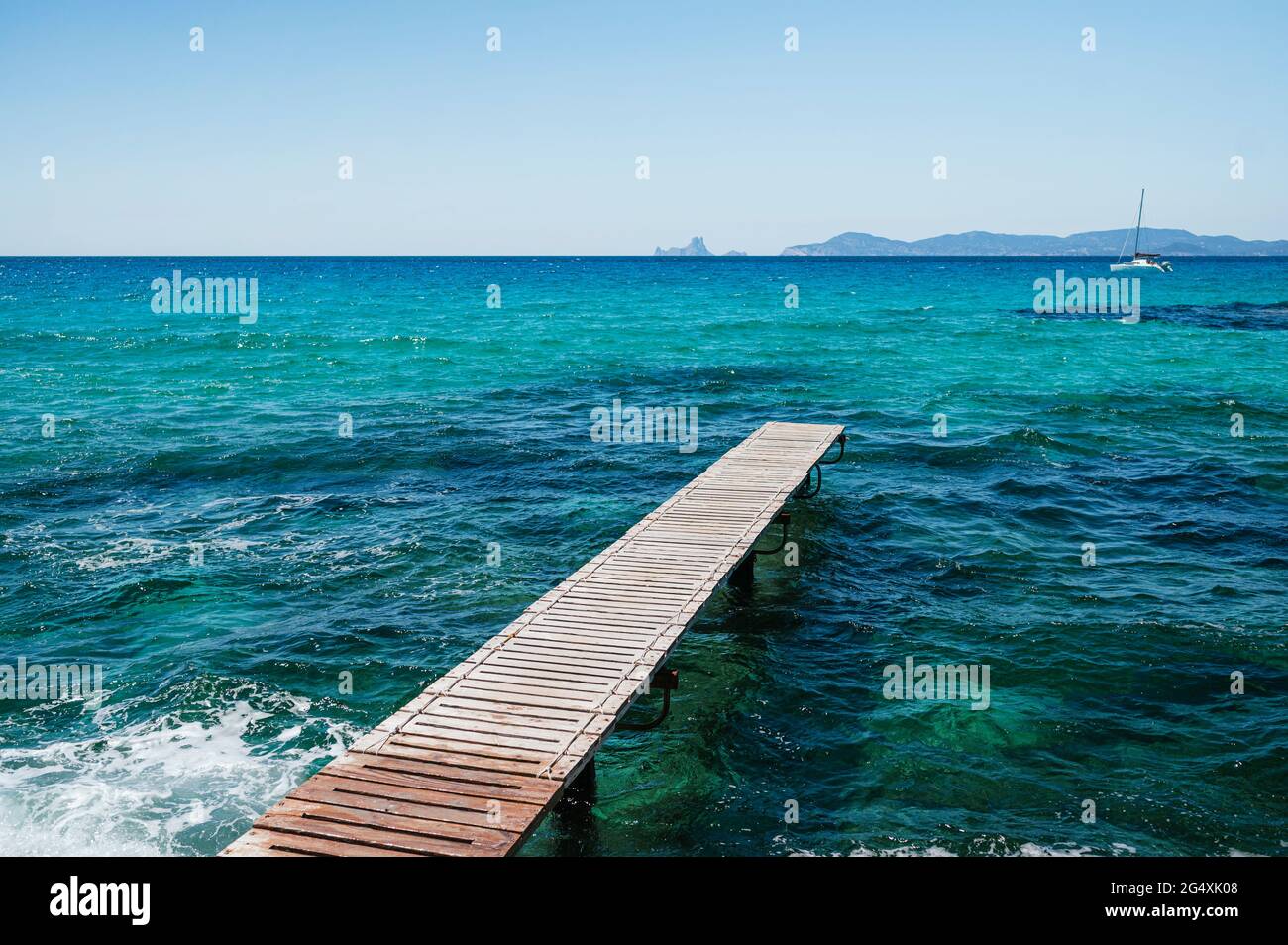 Jetée sur l'océan bleu sur l'île de Formentera Banque D'Images
