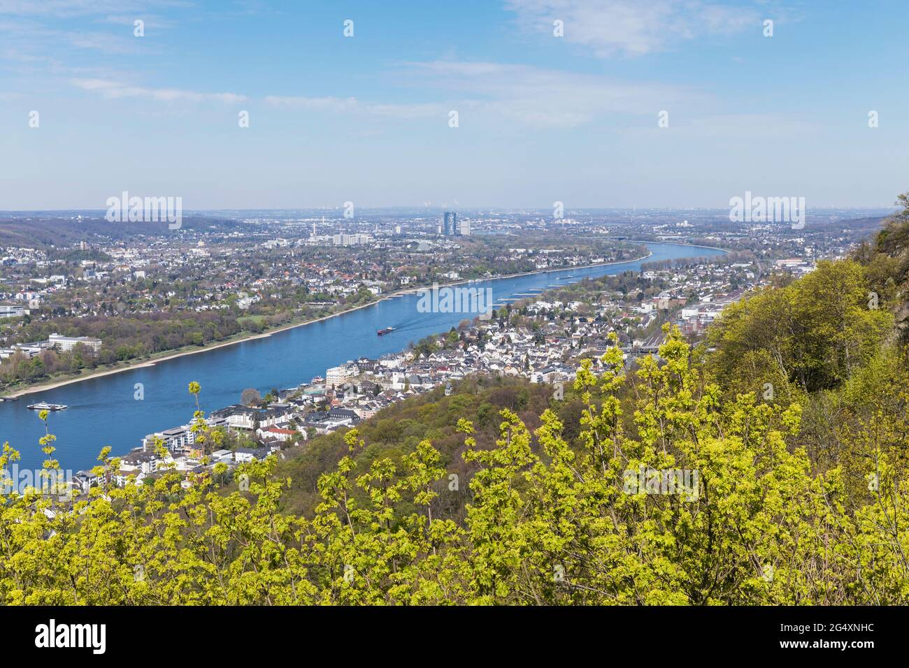 Allemagne, Rhénanie-du-Nord Westphalie, vue sur le Rhin, Konigswinter, Bonn et Cologne, vue depuis la colline de Drachenfels au printemps Banque D'Images