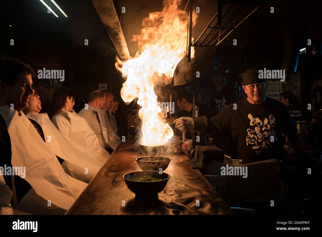 Un feu de cheminée est servi dans un restaurant à Kyoto, au Japon Banque D'Images