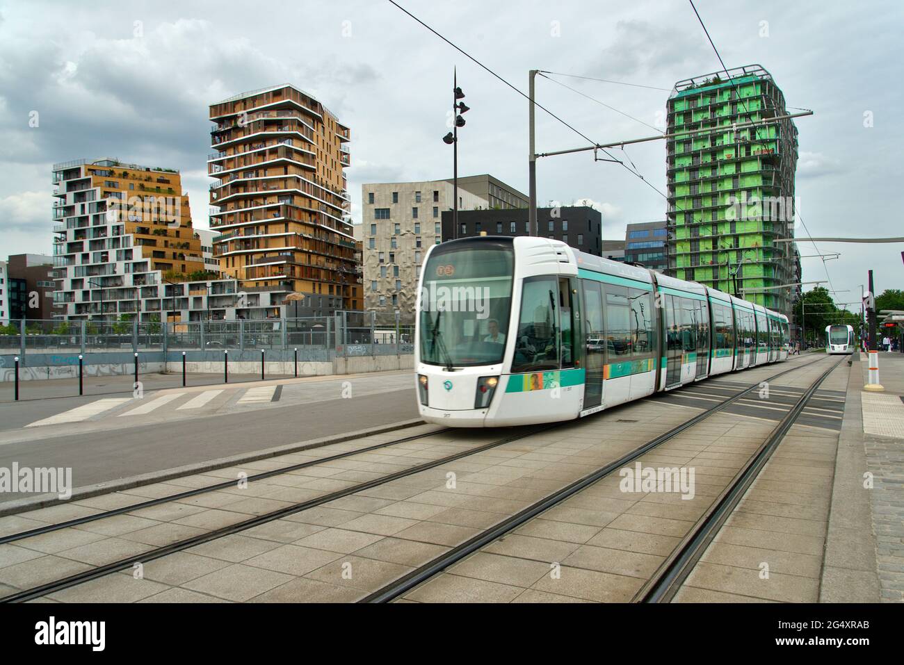 FRANCE, PARIS (75013), ZAC PARIS RIVE GAUCHE, BOULEVARD DU GÉNÉRAL D'ARMÉE JEAN SIMON, TRAMWAY AVENUE DE FRANCE Banque D'Images