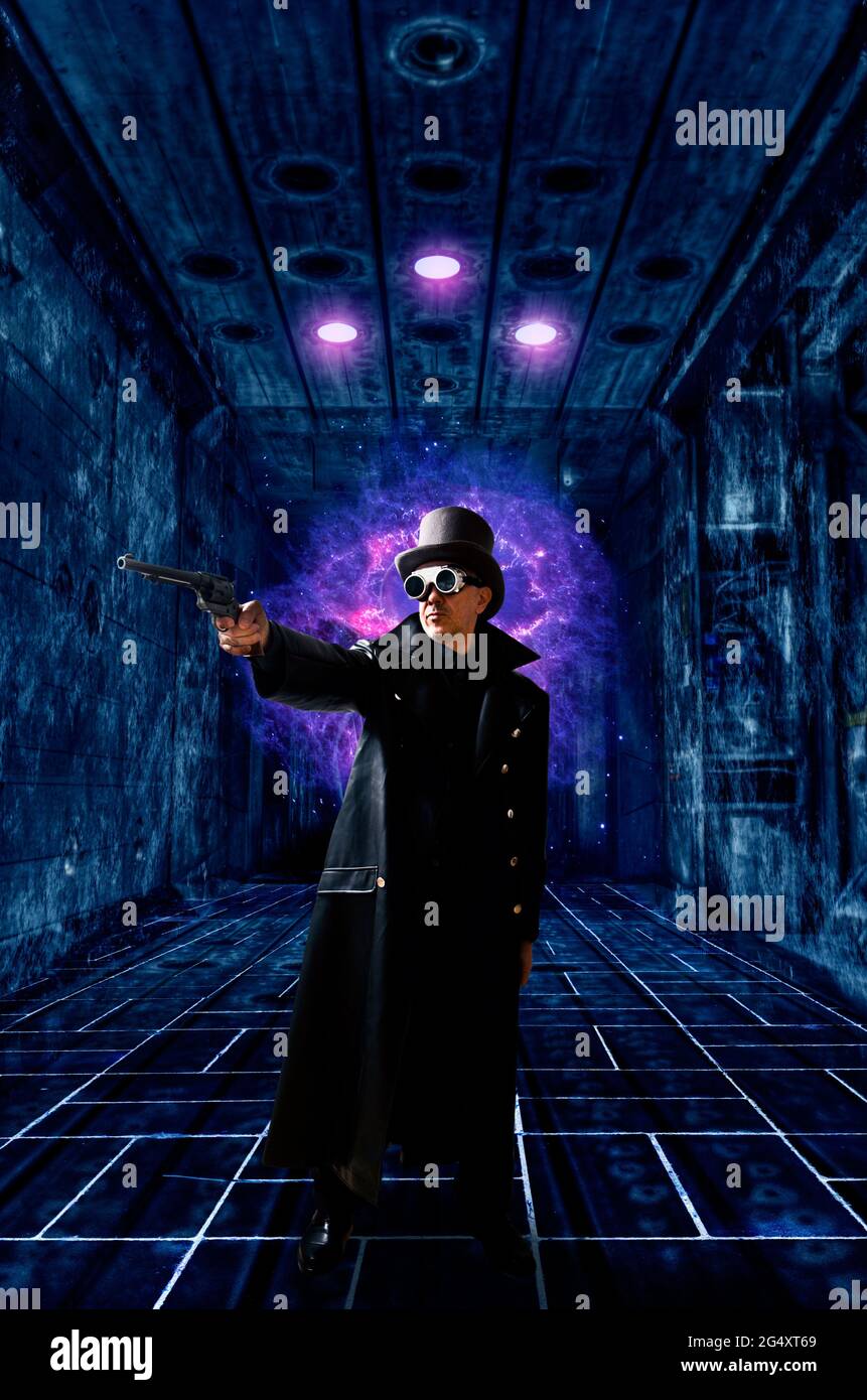 Steampunk homme avec chapeau et lunettes de protection tenant un pistolet colt 45 Banque D'Images