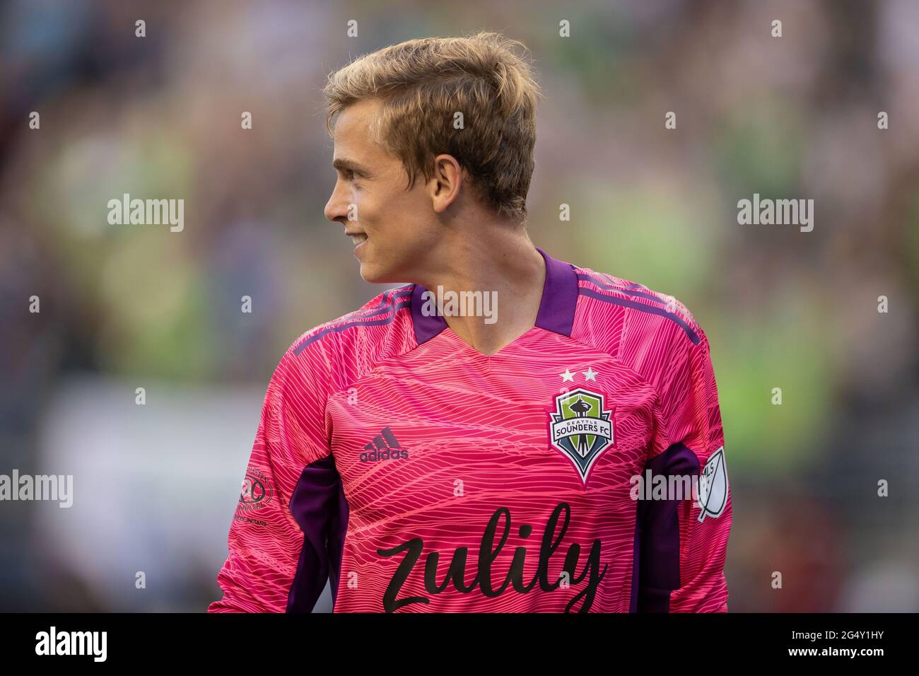 Le gardien de but des Seattle Sounders Stefan Cleveland (30) regarde le terrain pendant la seconde moitié d'un match MLS contre le vrai lac Salt à Lumen Fiel Banque D'Images