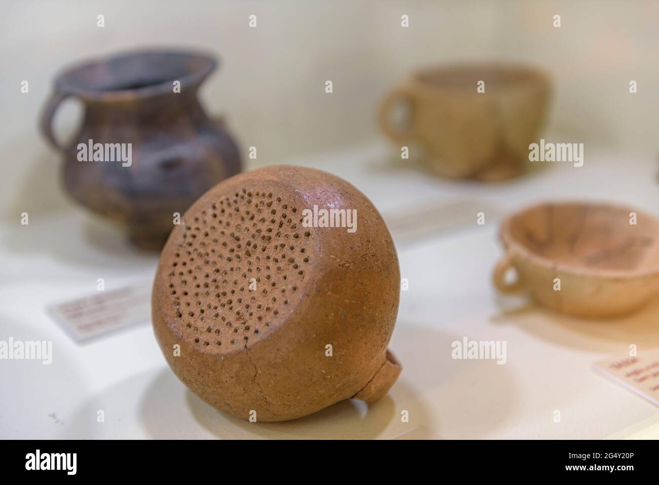 Objets en céramique ibérique dans le Centre d'interprétation de la Culture ibérique dans la maison O'Connor à Alcanar. (Tarragone, Catalogne, Espagne) Banque D'Images