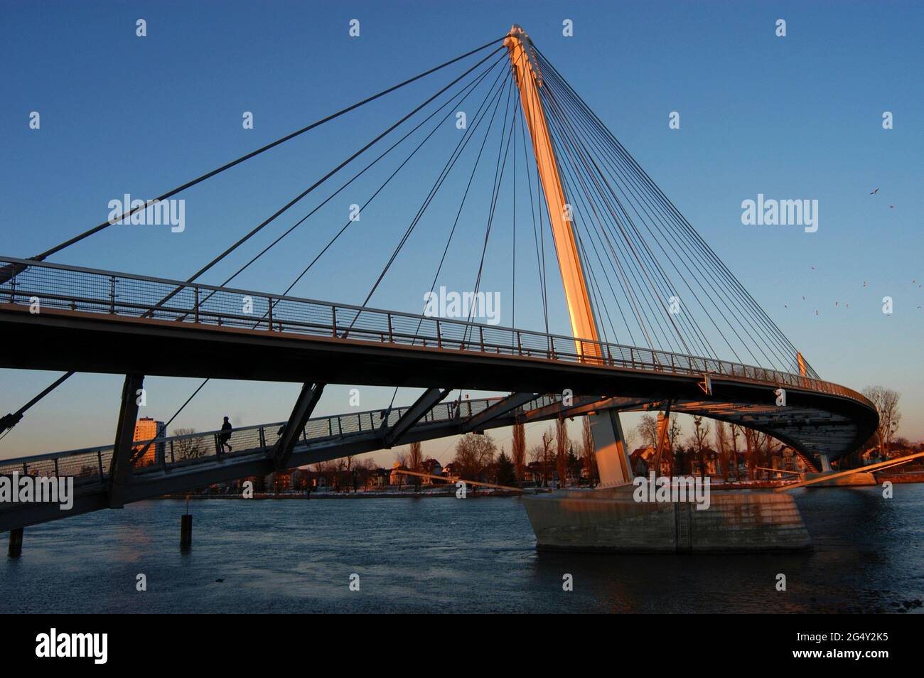 FRANCE, BAS-RHIN (67), STRASBOURG, DEUX RIVES PASSERELLE ENTRE STRASBOURG ET KEHL (ALLEMAGNE)AUTORISATION ADAGP : ARCHITECTE : MARC MIMAM Banque D'Images