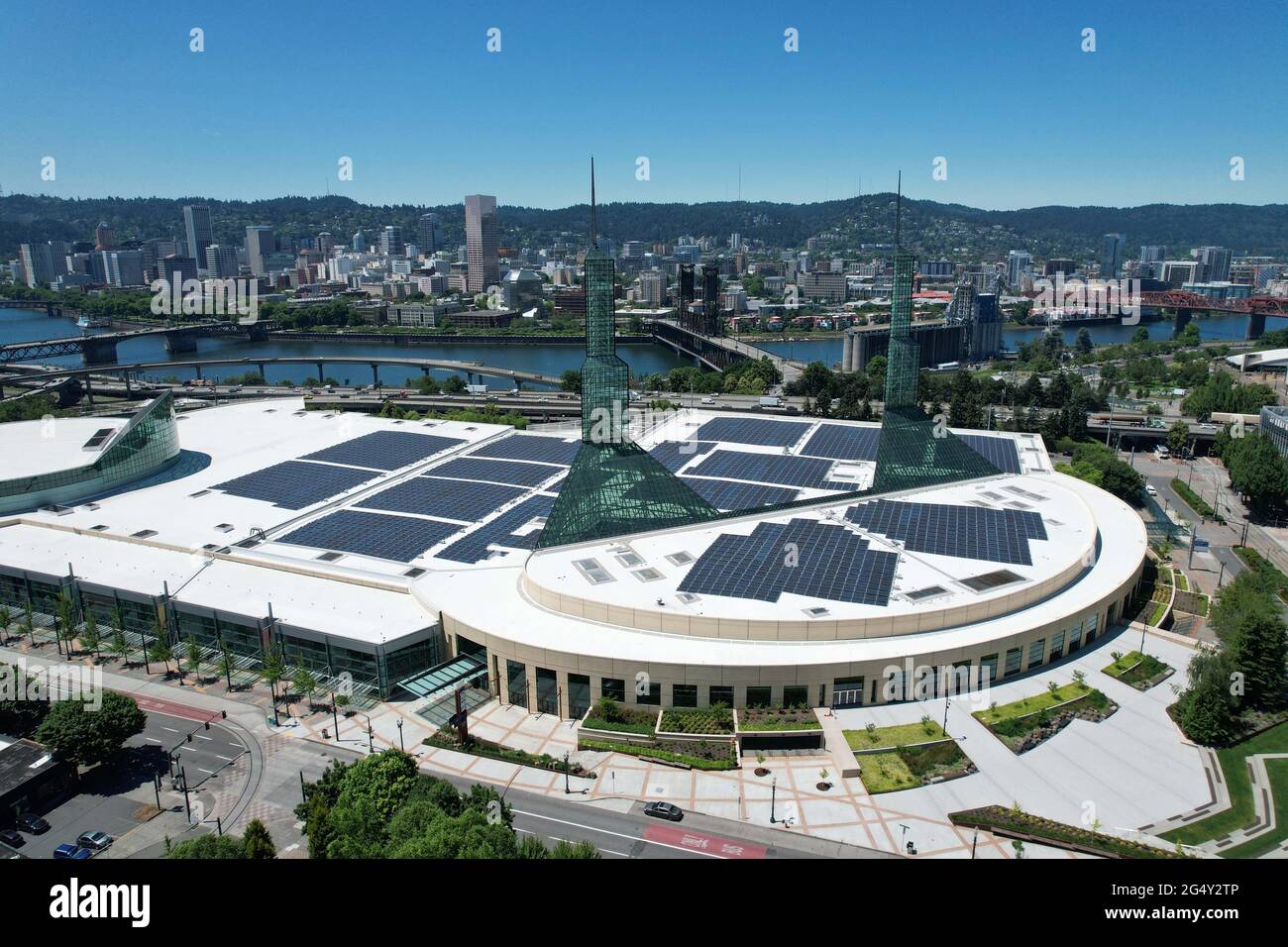 Une vue aérienne du centre des congrès de l'Oregon, le mercredi 23 juin 2021, à Portland, Our. Banque D'Images