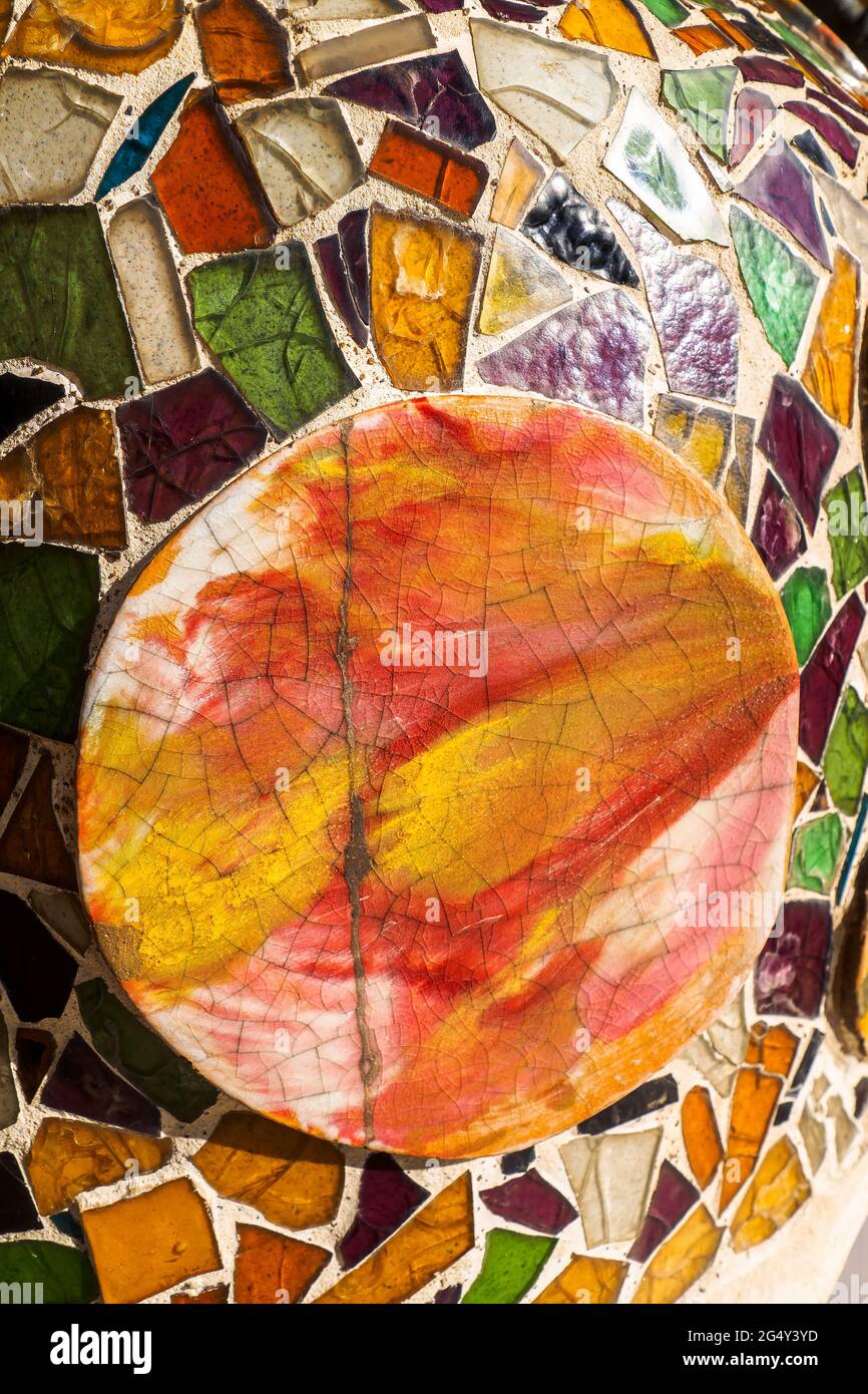Mosaïque murale à Casa Batlló par Antonio Gaudí, 1904-1906 - Barcelone, Catalogne, Espagne. Banque D'Images