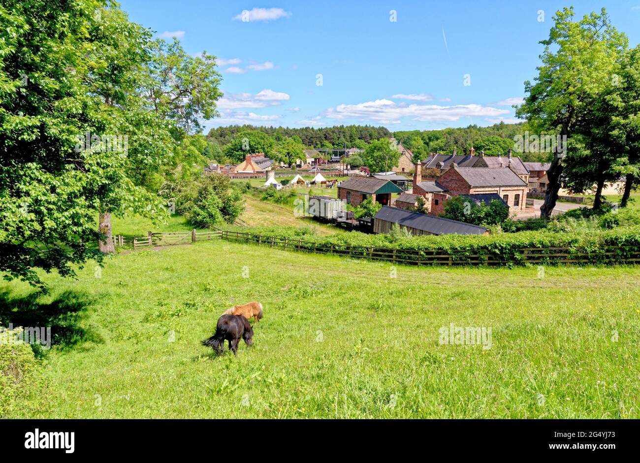 Les maisons de la collierie dans le village de Beamish Village, comté de Durham, Angleterre, Royaume-Uni, 12 juin 2021 Banque D'Images