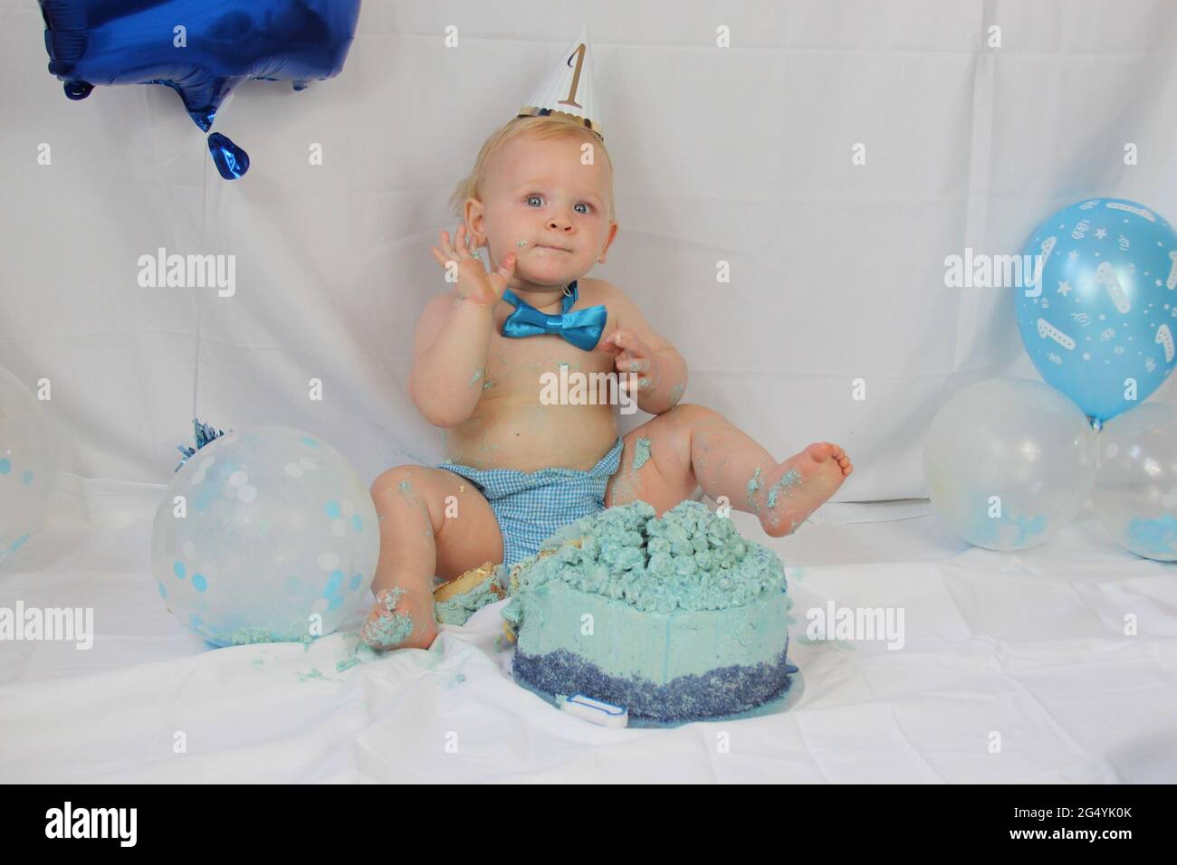 Premier Anniversaire De Bebe Garcon Une Fete De Gateau Photo Stock Alamy Premier Anniversaire De Bebe Garcon Une Fete De Gateau Photo Stock Alamy