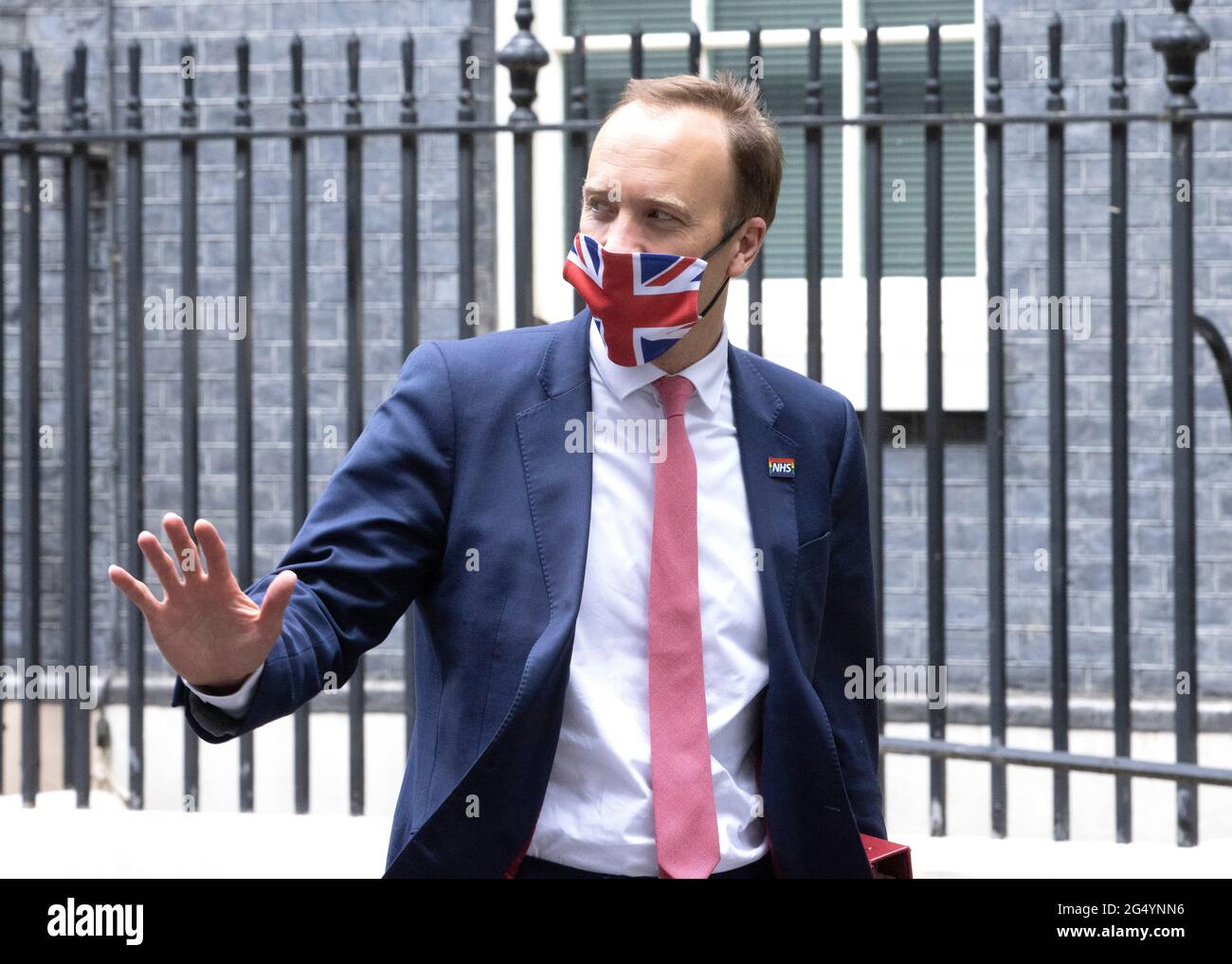Le secrétaire à la Santé, Matt Hancock, à Downing Street après une réunion pour discuter de la dernière situation de Covid. Banque D'Images