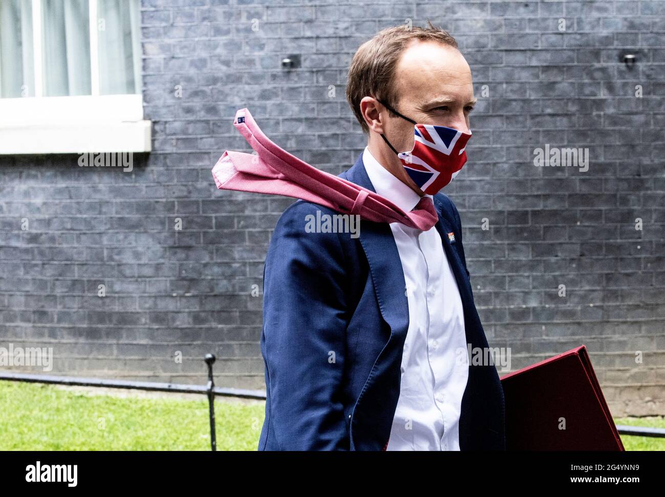 Le secrétaire à la Santé, Matt Hancock, à Downing Street après une réunion pour discuter de la dernière situation de Covid. Banque D'Images