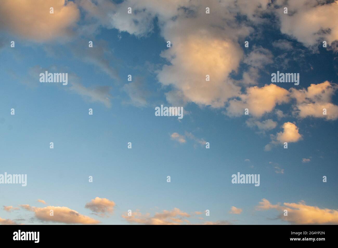 La météo et les nuages sont également spectaculaires avec le coucher du soleil... Banque D'Images