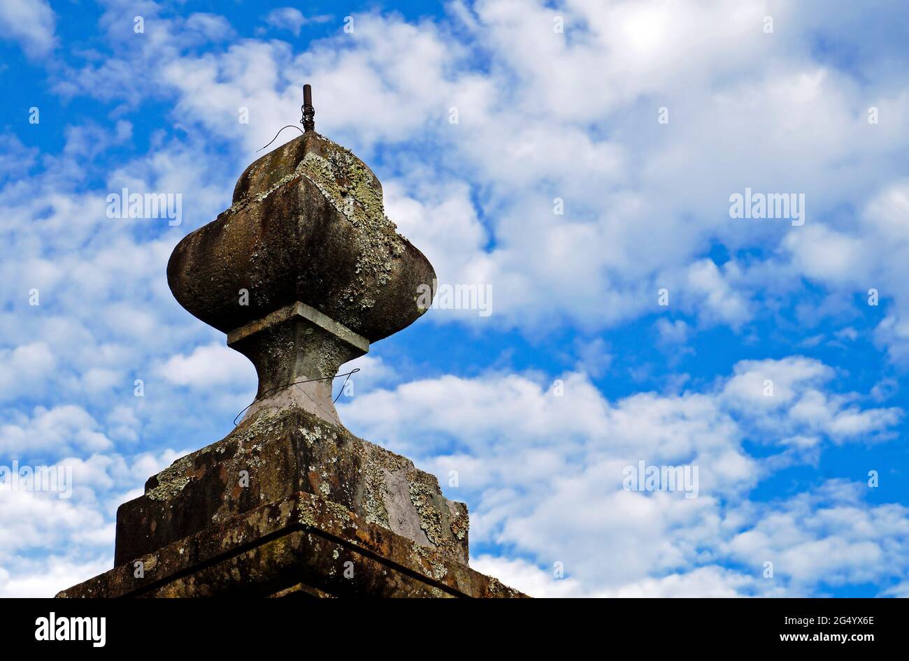 Habitacle décoratif et ciel avec nuages, Sao Joao del Rei, Minas Gerais, Brésil Banque D'Images