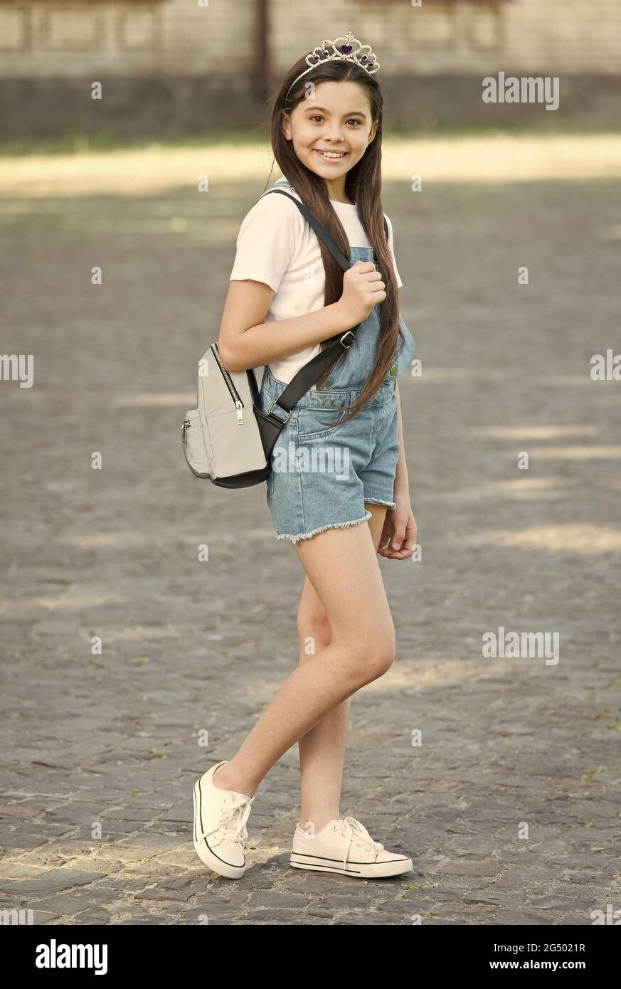 Belle tenue fille sale