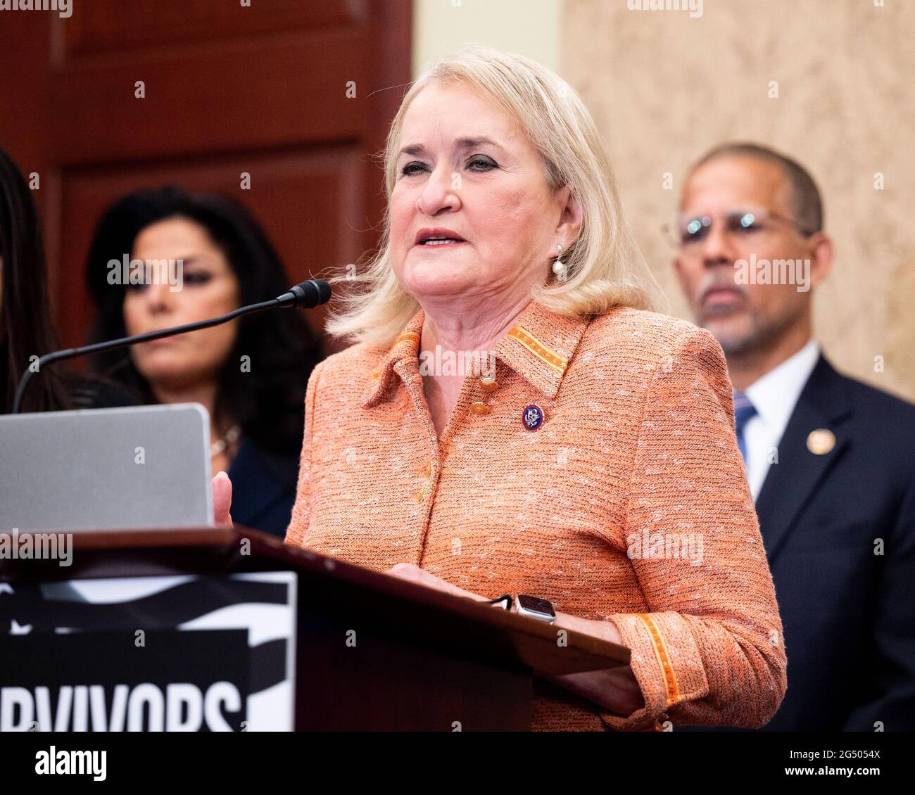 Washington, États-Unis. 23 juin 2021. Sylvia Garcia (D-TX), représentante des États-Unis, s'exprimant lors d'une conférence de presse pour présenter la Loi sur l'amélioration de la justice militaire et l'augmentation de la prévention. Crédit : SOPA Images Limited/Alamy Live News Banque D'Images