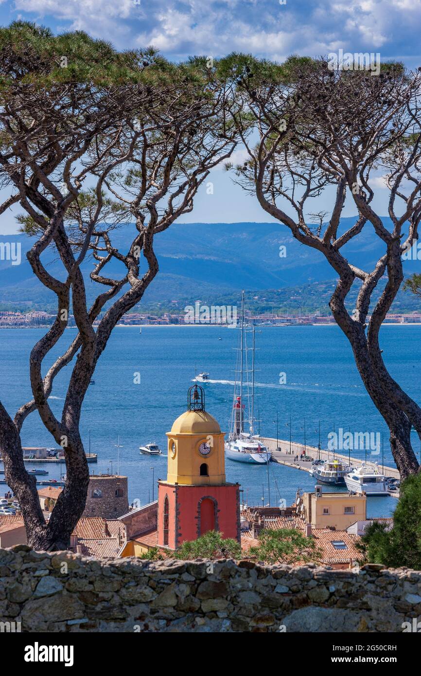 FRANCE. VAR (83) VUE SUR SAINT-TROPEZ DEPUIS LA CITADELLE Banque D'Images