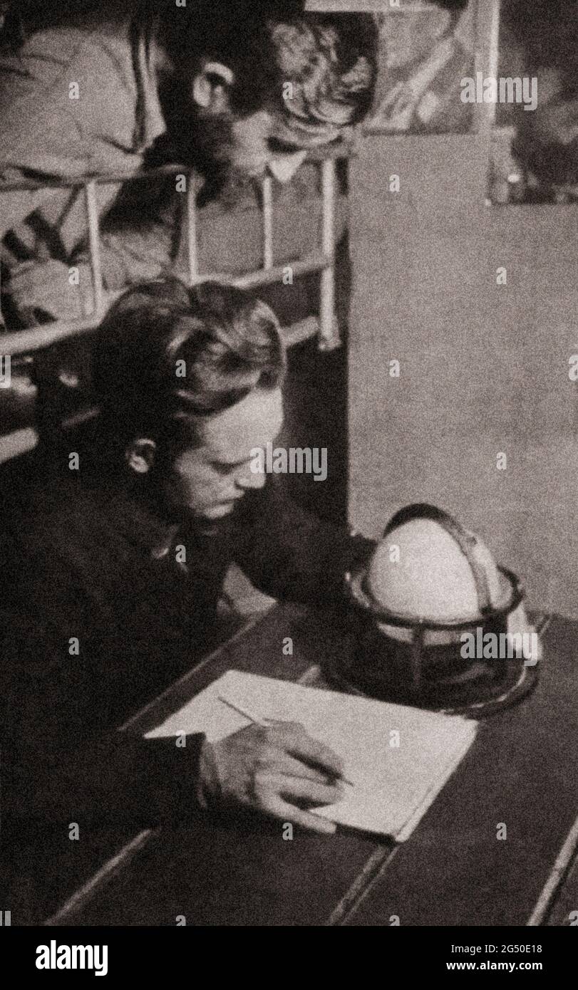 Période de la Seconde Guerre mondiale. Marine allemande nazie (Kriegsmarine allemande) l'équipage d'un sous-marin allemand qui sillonne les profondeurs et les espaces de l'Atlantique. 19 Banque D'Images