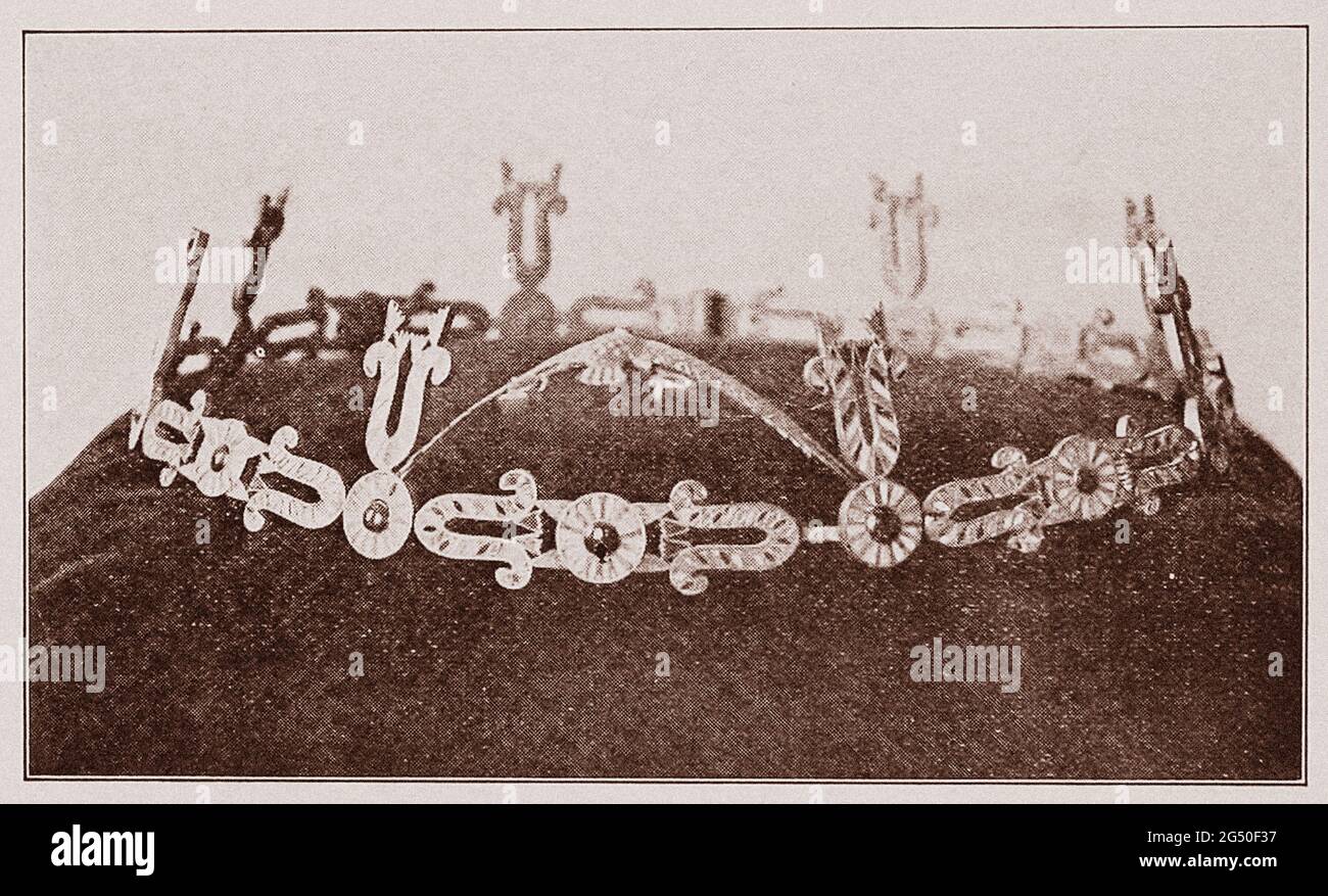 Égypte ancienne. Royaume du milieu. DIAdem d'une princesse de la douzième dynastie, trouvée dans son tombeau à Dashur. (Musée du Caire). 1912 illustration du livre Banque D'Images